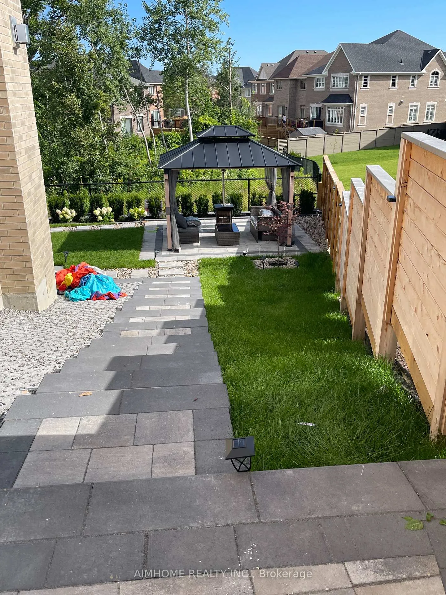 Photo 2 of Unit BSMT, 6 Pine Hill Crescent, Aurora, Aurora Estates — HOMEH