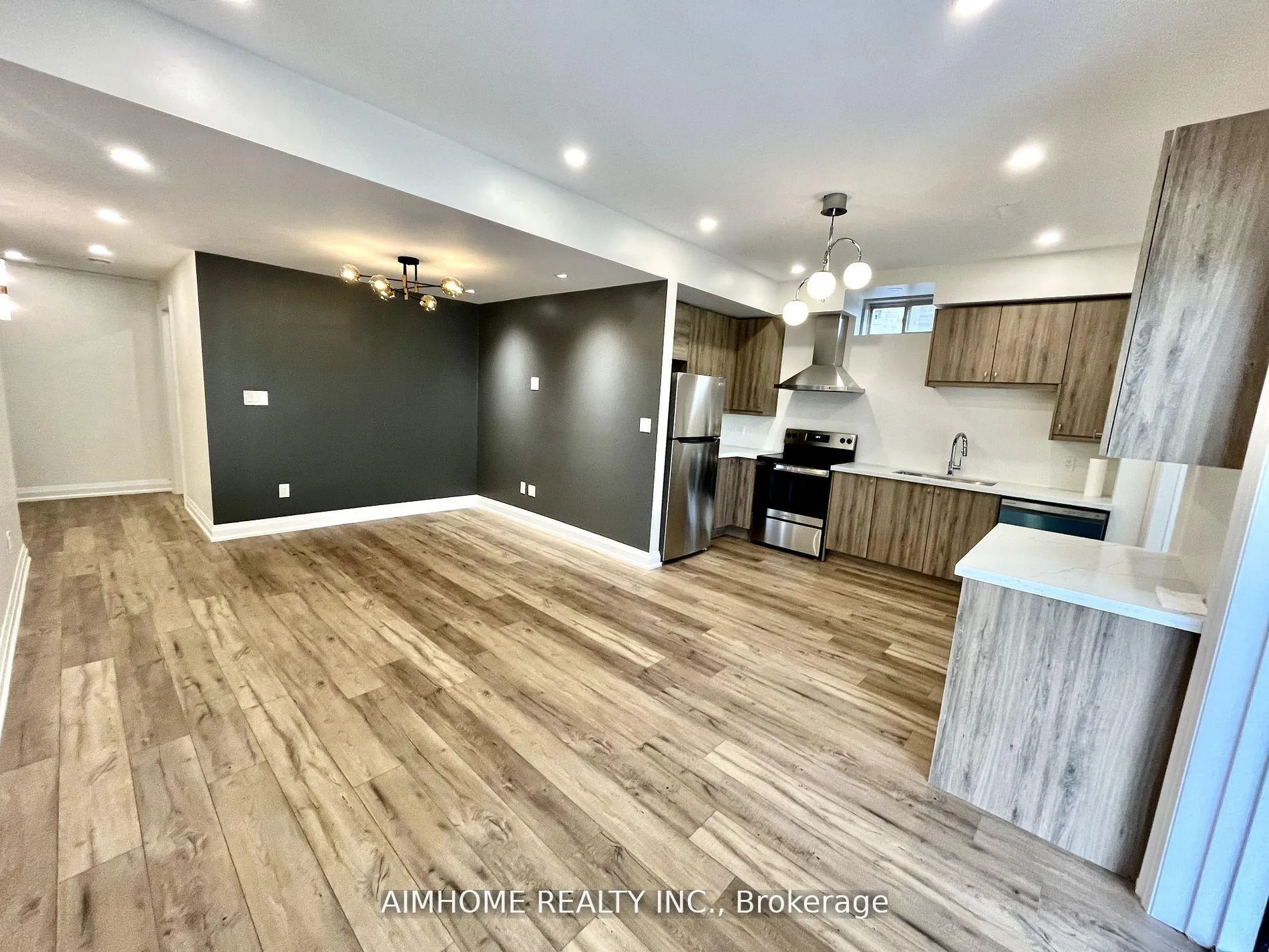 Photo 5 of Unit BSMT, 6 Pine Hill Crescent, Aurora, Aurora Estates — HOMEH