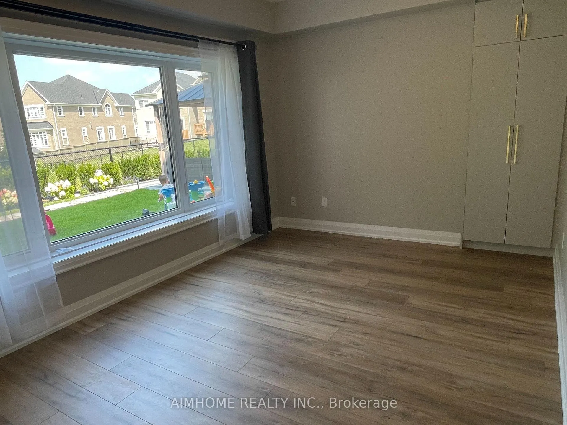 Photo 10 of Unit BSMT, 6 Pine Hill Crescent, Aurora, Aurora Estates — HOMEH