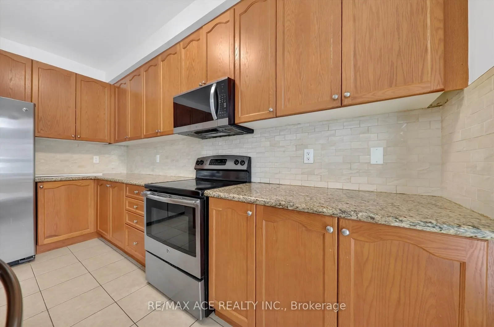 Photo 11 of 26 Newhouse Boulevard, Caledon, Rural Caledon — HOMEH
