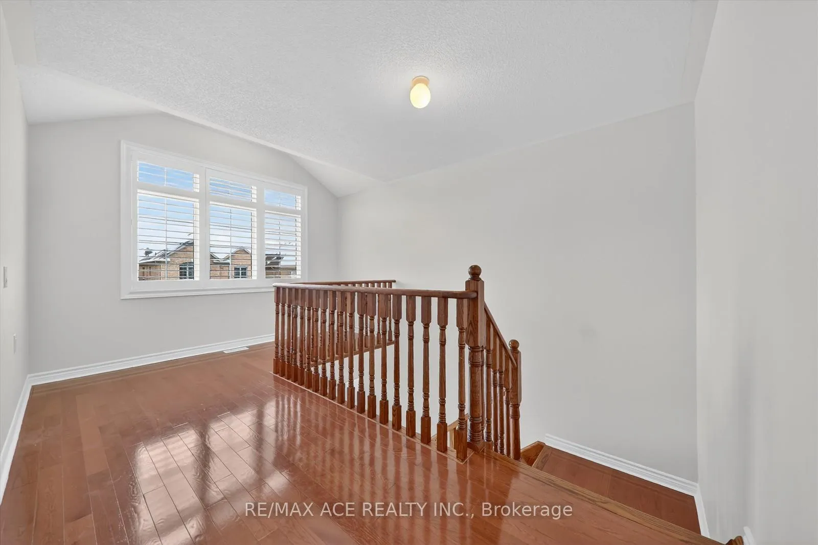 Photo 21 of 26 Newhouse Boulevard, Caledon, Rural Caledon — HOMEH