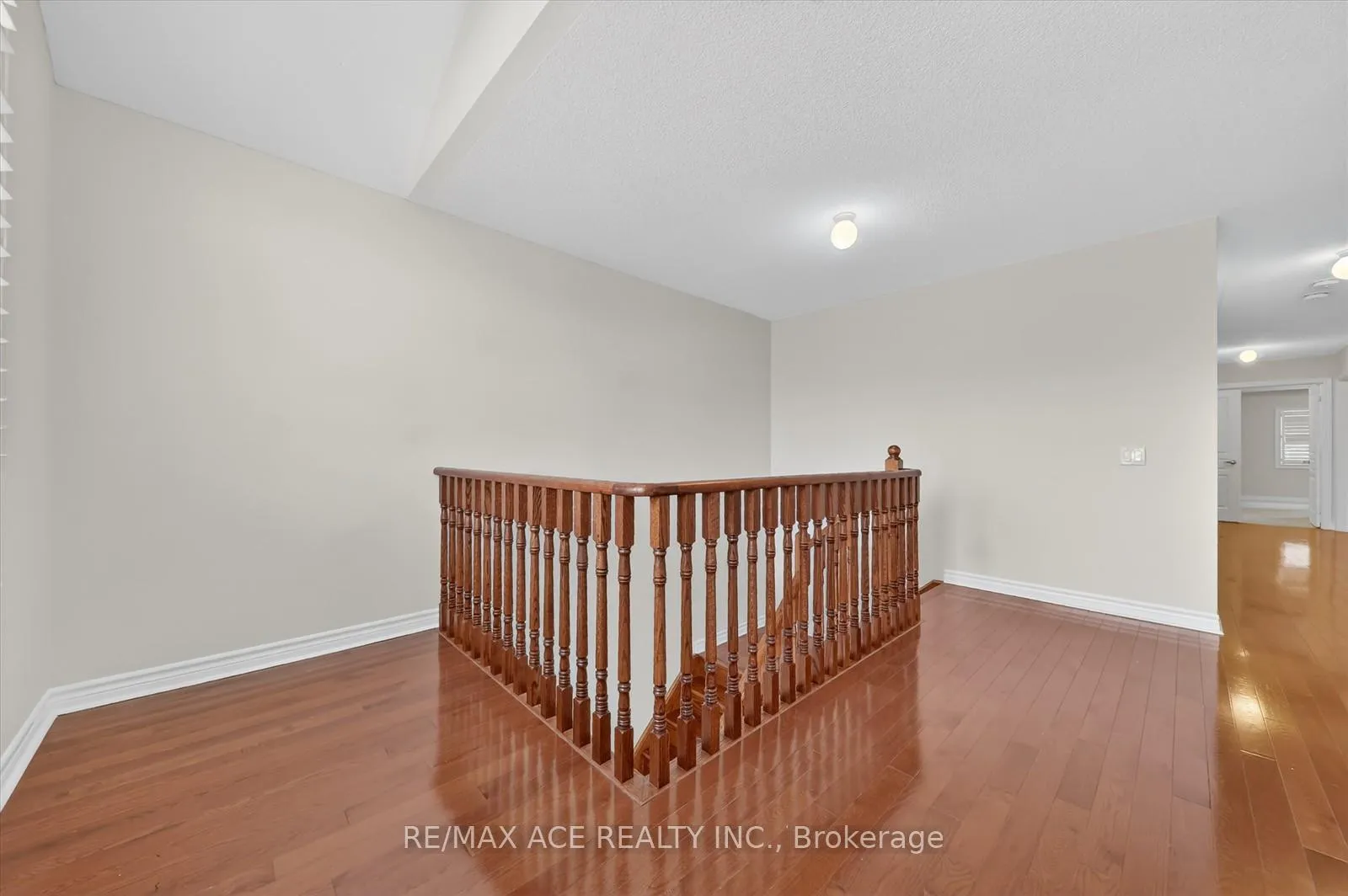 Photo 22 of 26 Newhouse Boulevard, Caledon, Rural Caledon — HOMEH