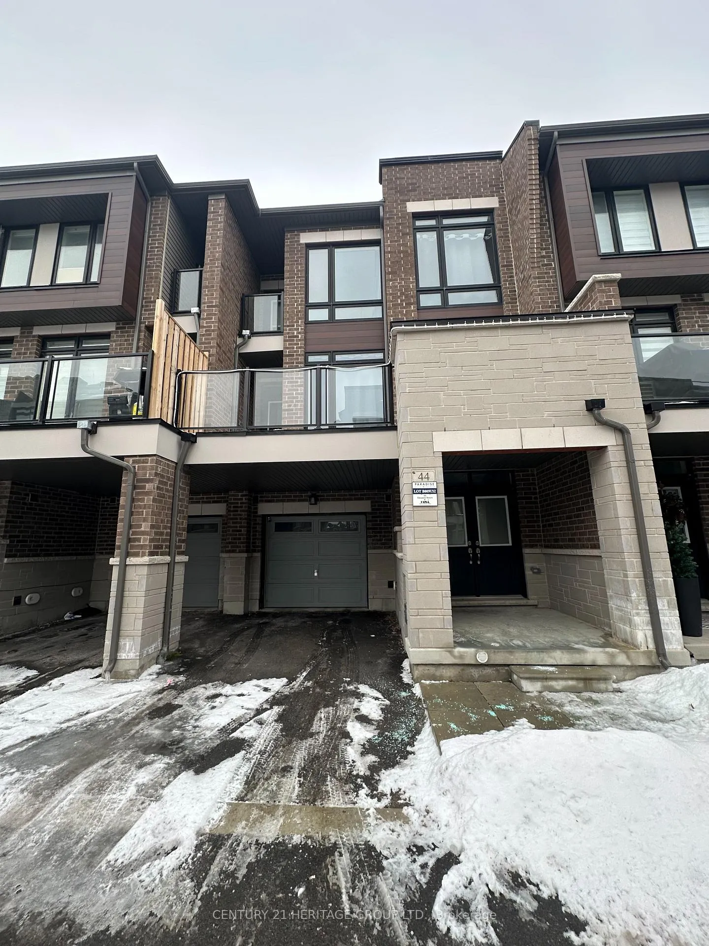 Photo 2 of 44 Elsinore Street, Vaughan, Kleinburg — HOMEH