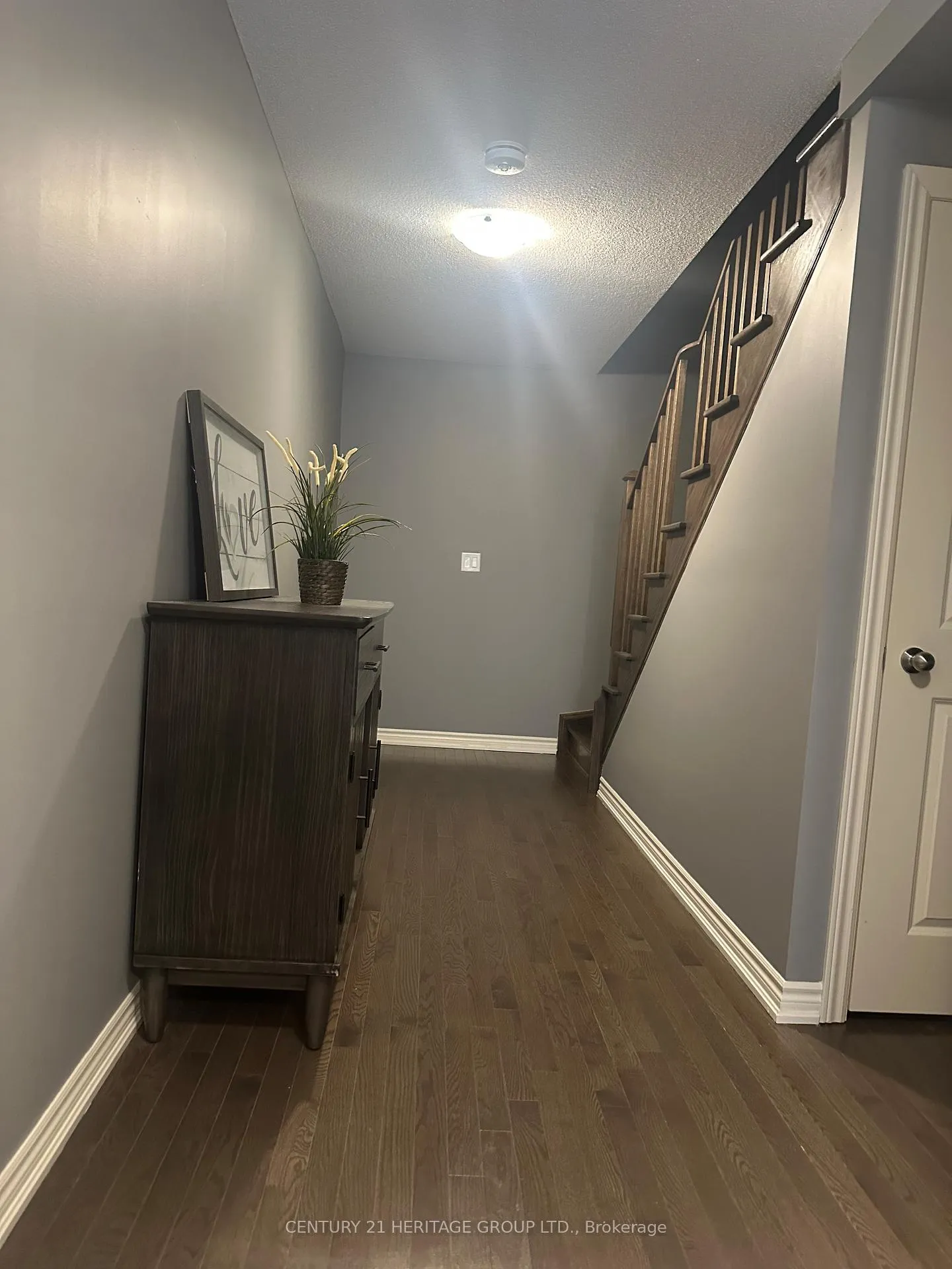 Photo 3 of 44 Elsinore Street, Vaughan, Kleinburg — HOMEH