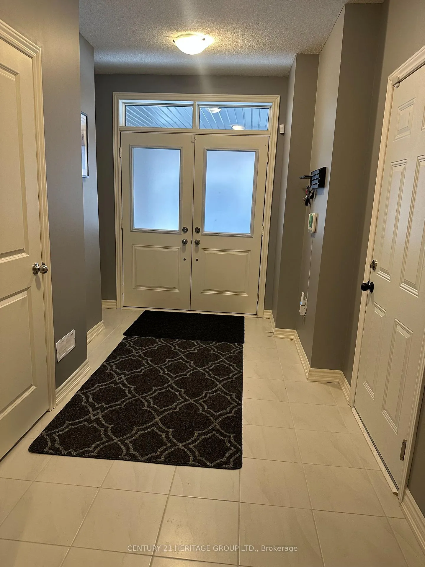 Photo 4 of 44 Elsinore Street, Vaughan, Kleinburg — HOMEH