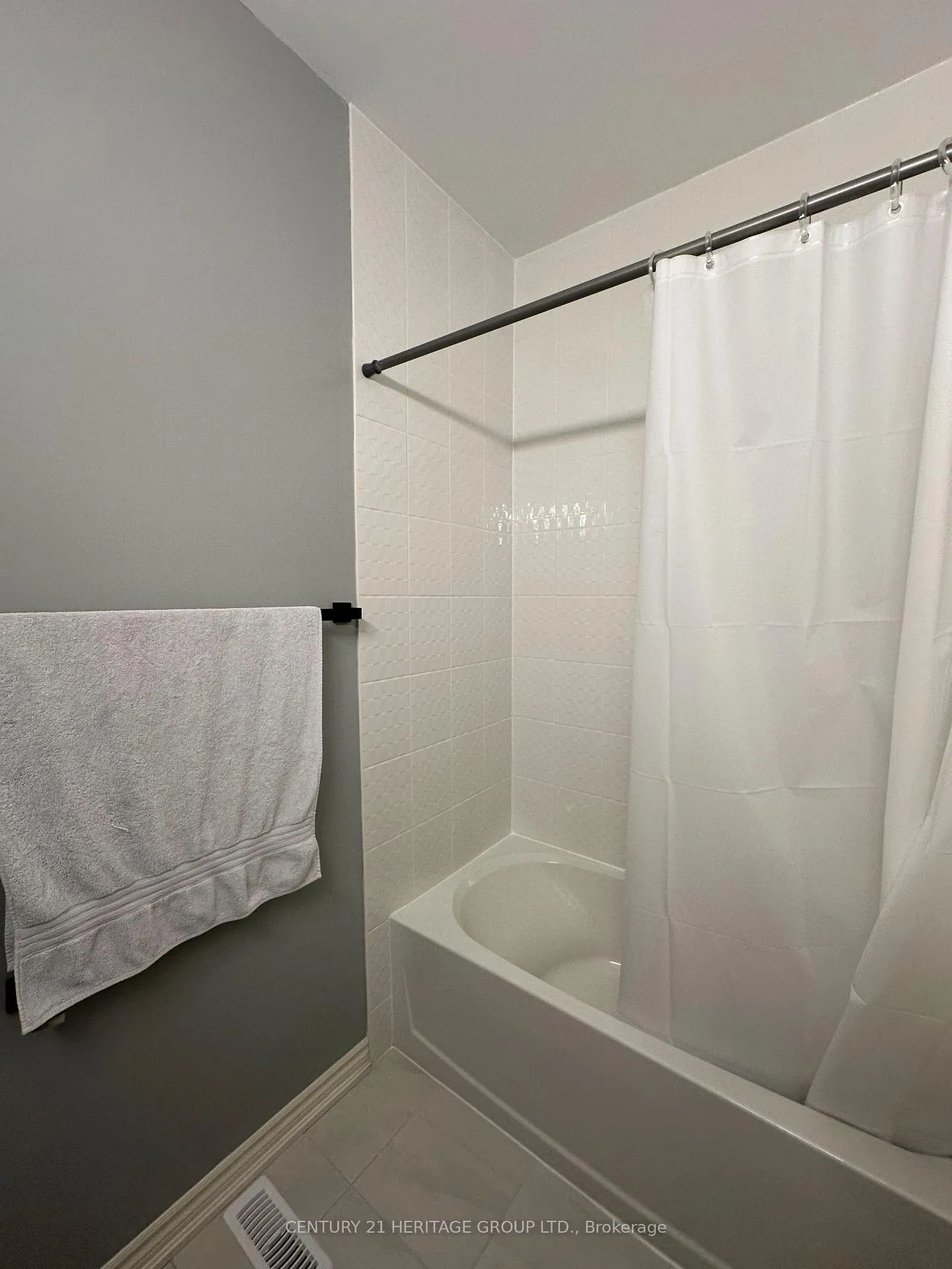 Photo 22 of 44 Elsinore Street, Vaughan, Kleinburg — HOMEH