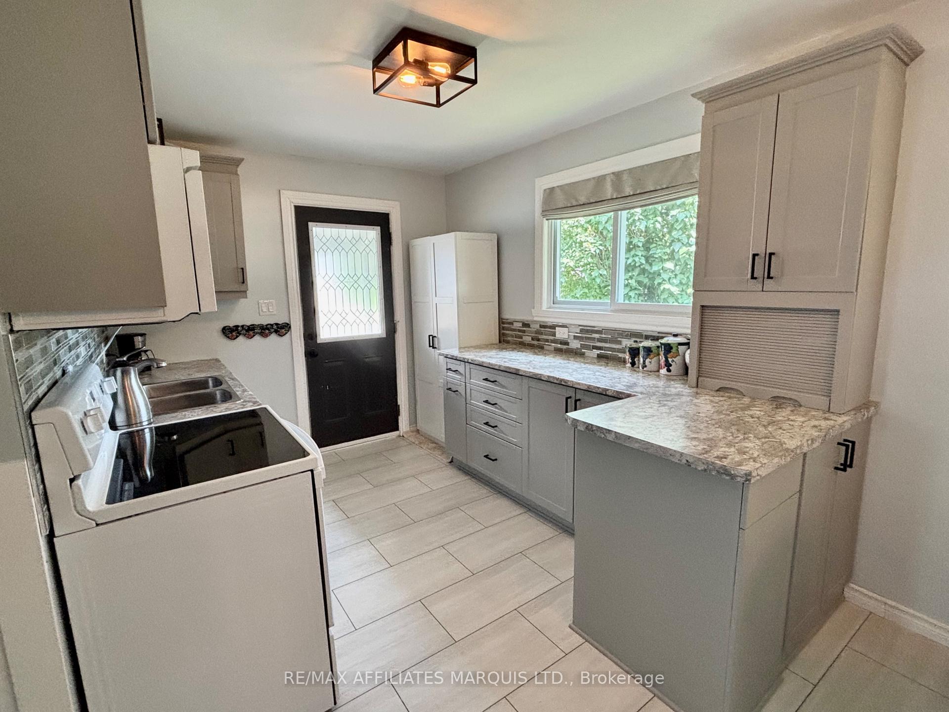 Photo 8 of 1005 Osborne Avenue, Cornwall — HOMEH