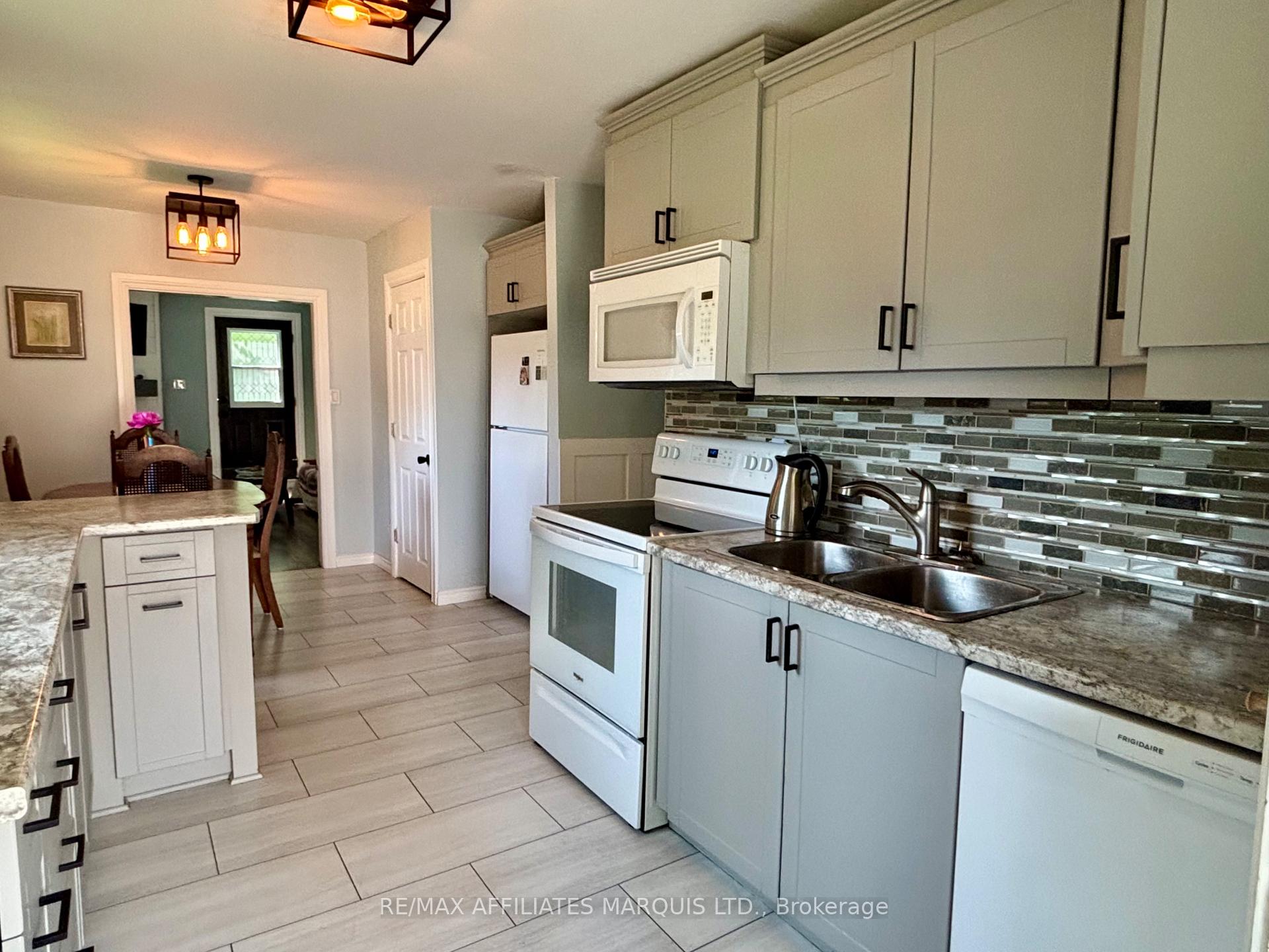 Photo 9 of 1005 Osborne Avenue, Cornwall — HOMEH