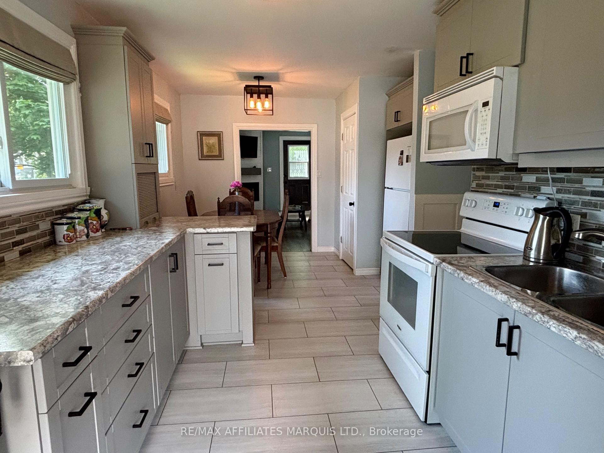 Photo 10 of 1005 Osborne Avenue, Cornwall — HOMEH