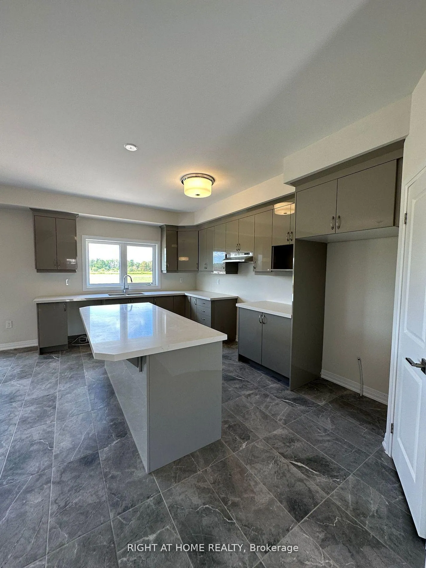 Photo 8 of 3713 Quayside Drive N, Severn, West Shore — HOMEH