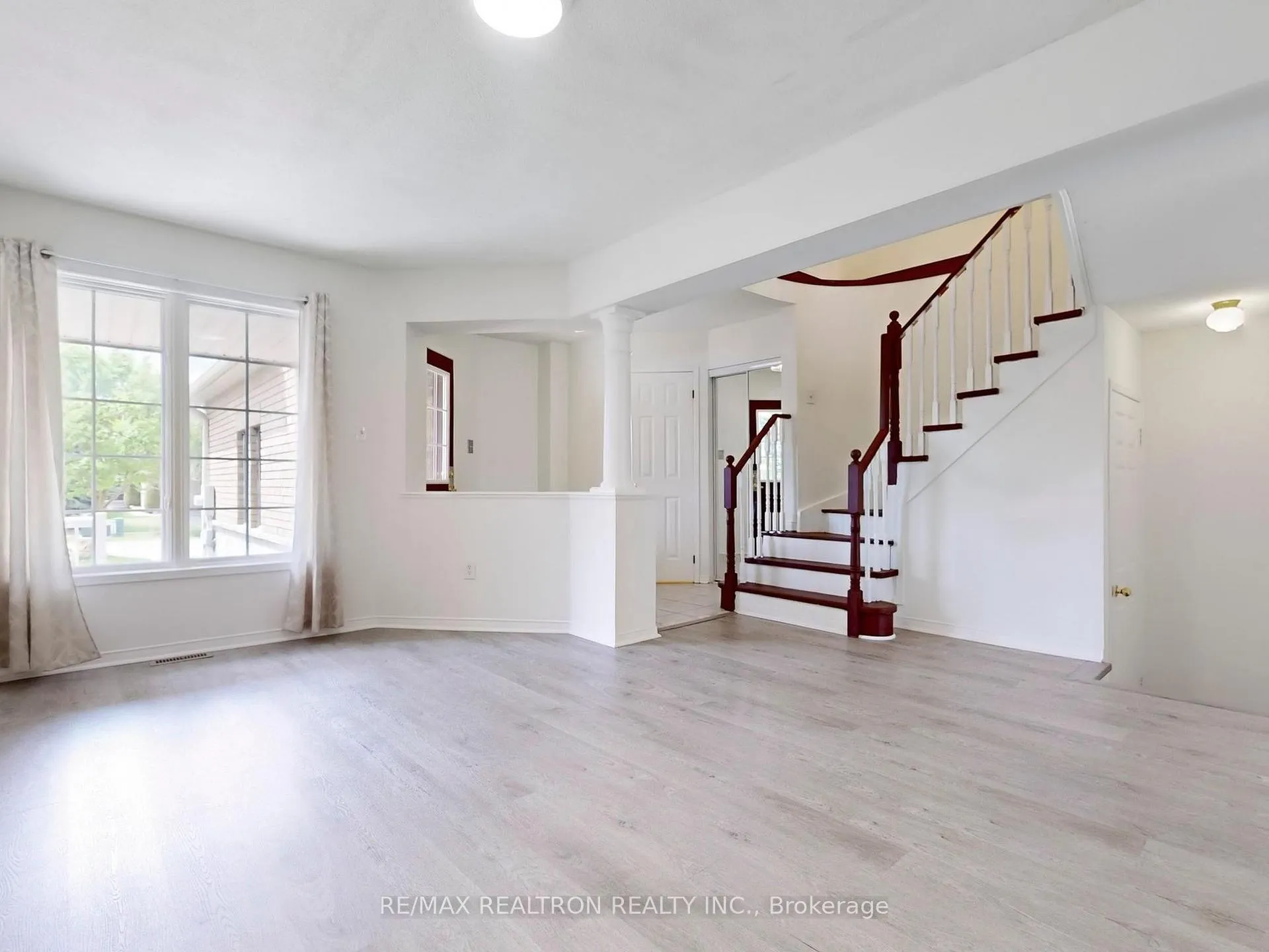 Photo 4 of 35 Basswood Drive, Barrie, Holly — HOMEH