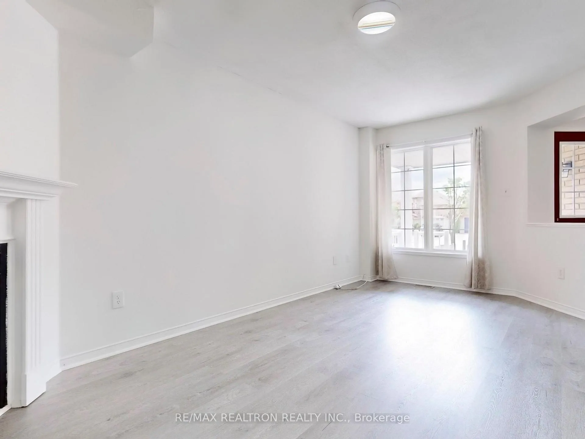 Photo 5 of 35 Basswood Drive, Barrie, Holly — HOMEH