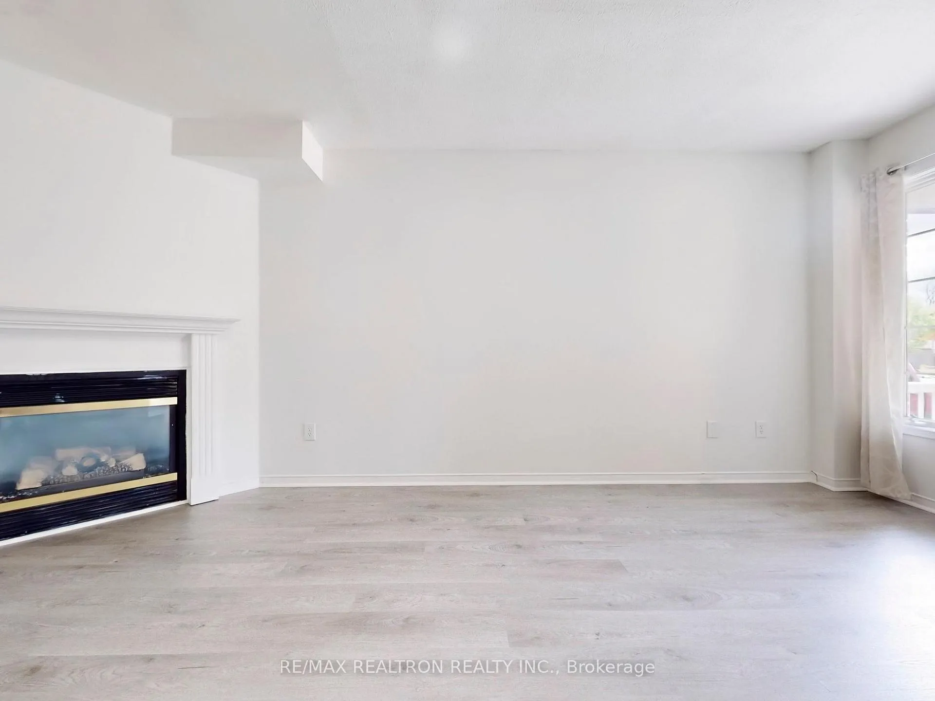Photo 6 of 35 Basswood Drive, Barrie, Holly — HOMEH