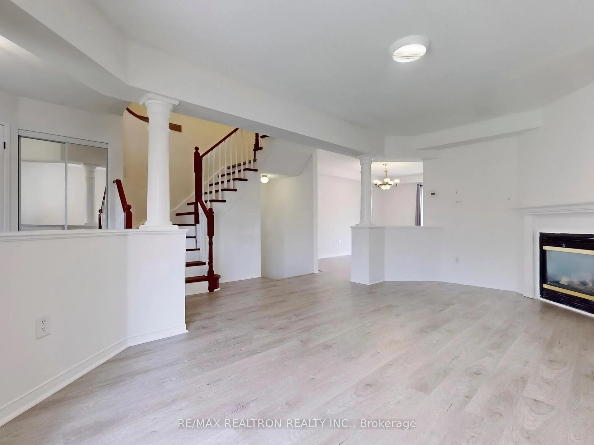 Photo 8 of 35 Basswood Drive, Barrie, Holly — HOMEH