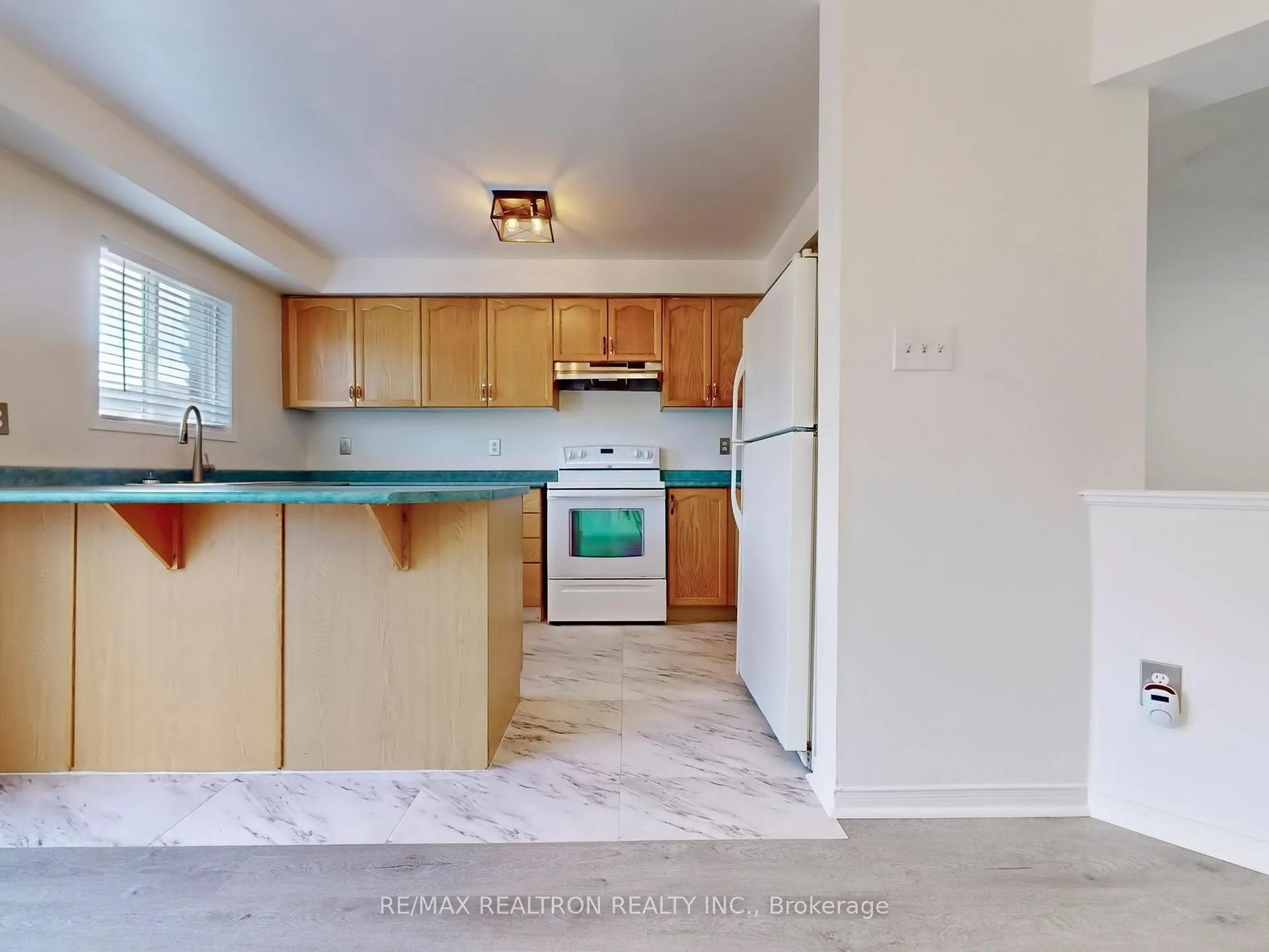 Photo 15 of 35 Basswood Drive, Barrie, Holly — HOMEH