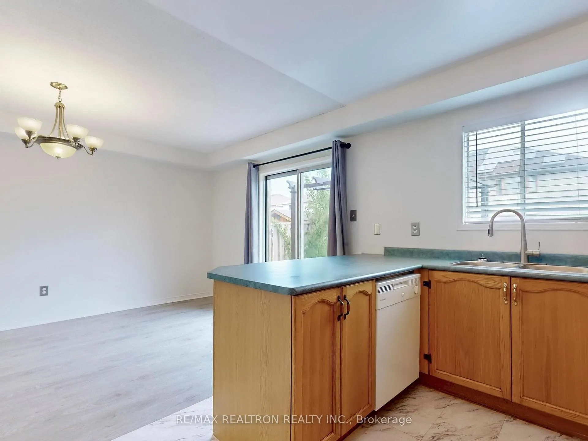 Photo 16 of 35 Basswood Drive, Barrie, Holly — HOMEH