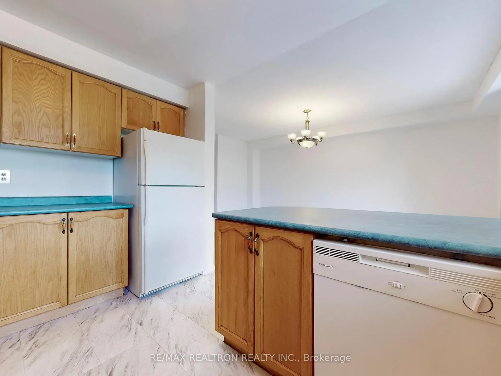 Photo 17 of 35 Basswood Drive, Barrie, Holly — HOMEH
