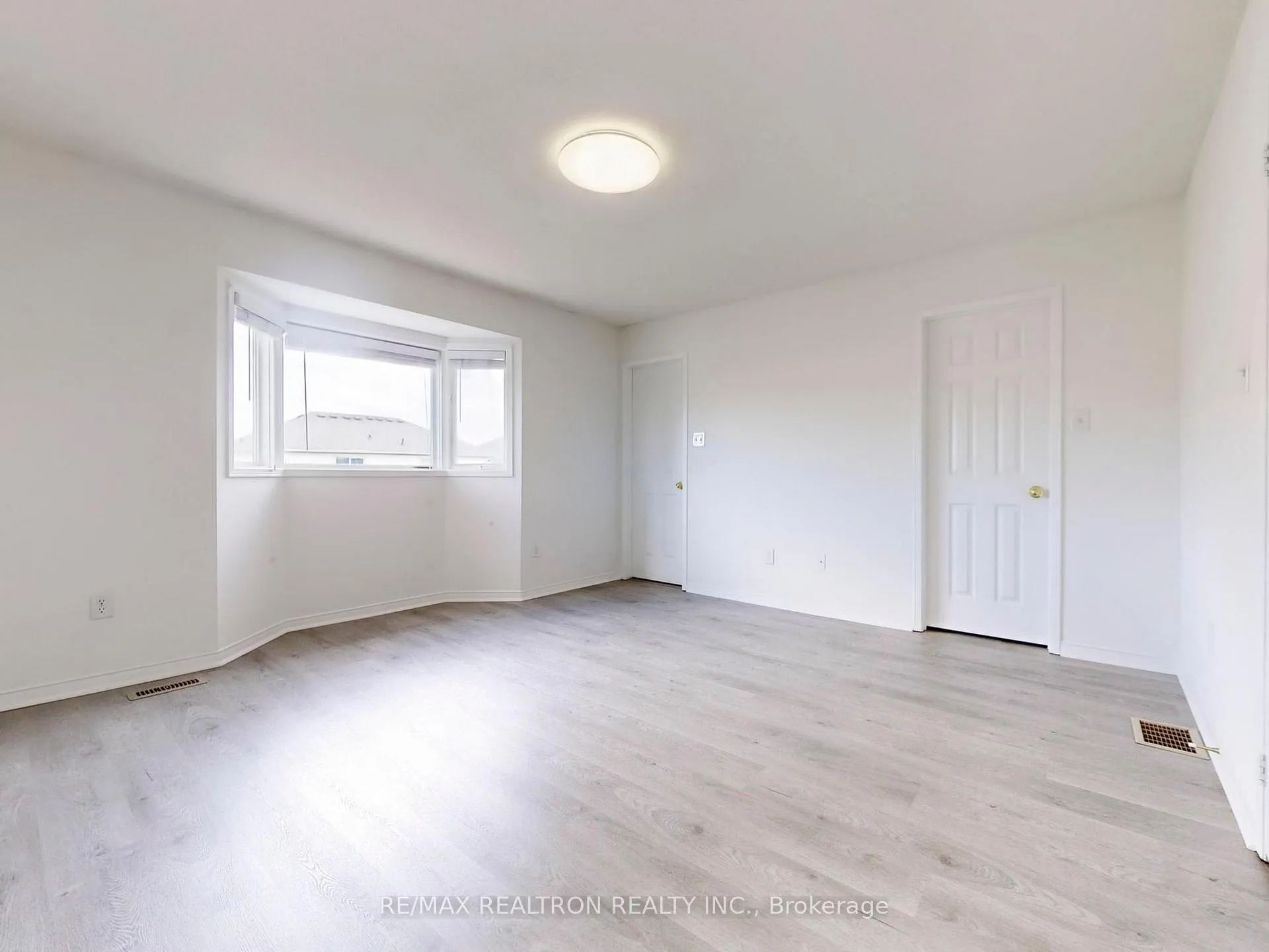 Photo 20 of 35 Basswood Drive, Barrie, Holly — HOMEH
