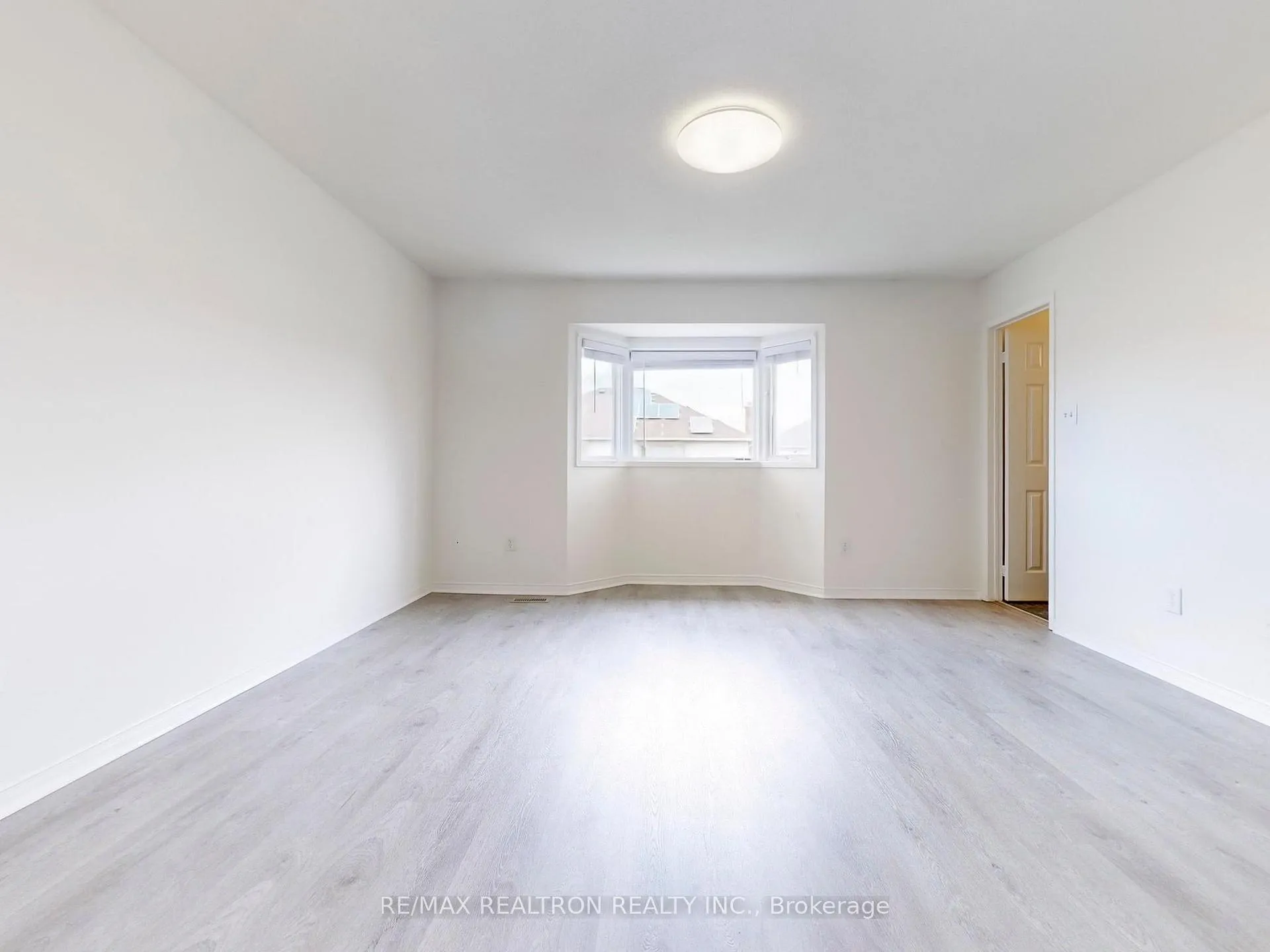 Photo 21 of 35 Basswood Drive, Barrie, Holly — HOMEH