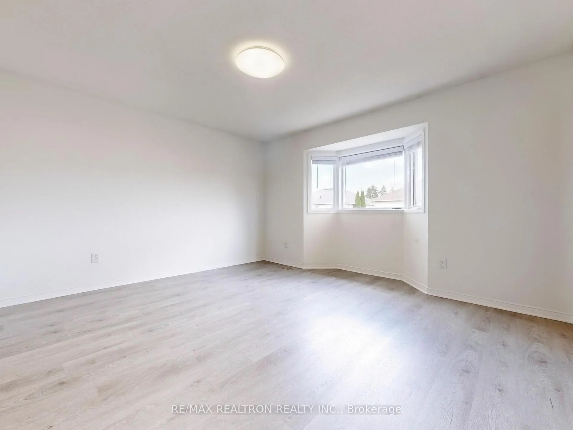 Photo 22 of 35 Basswood Drive, Barrie, Holly — HOMEH