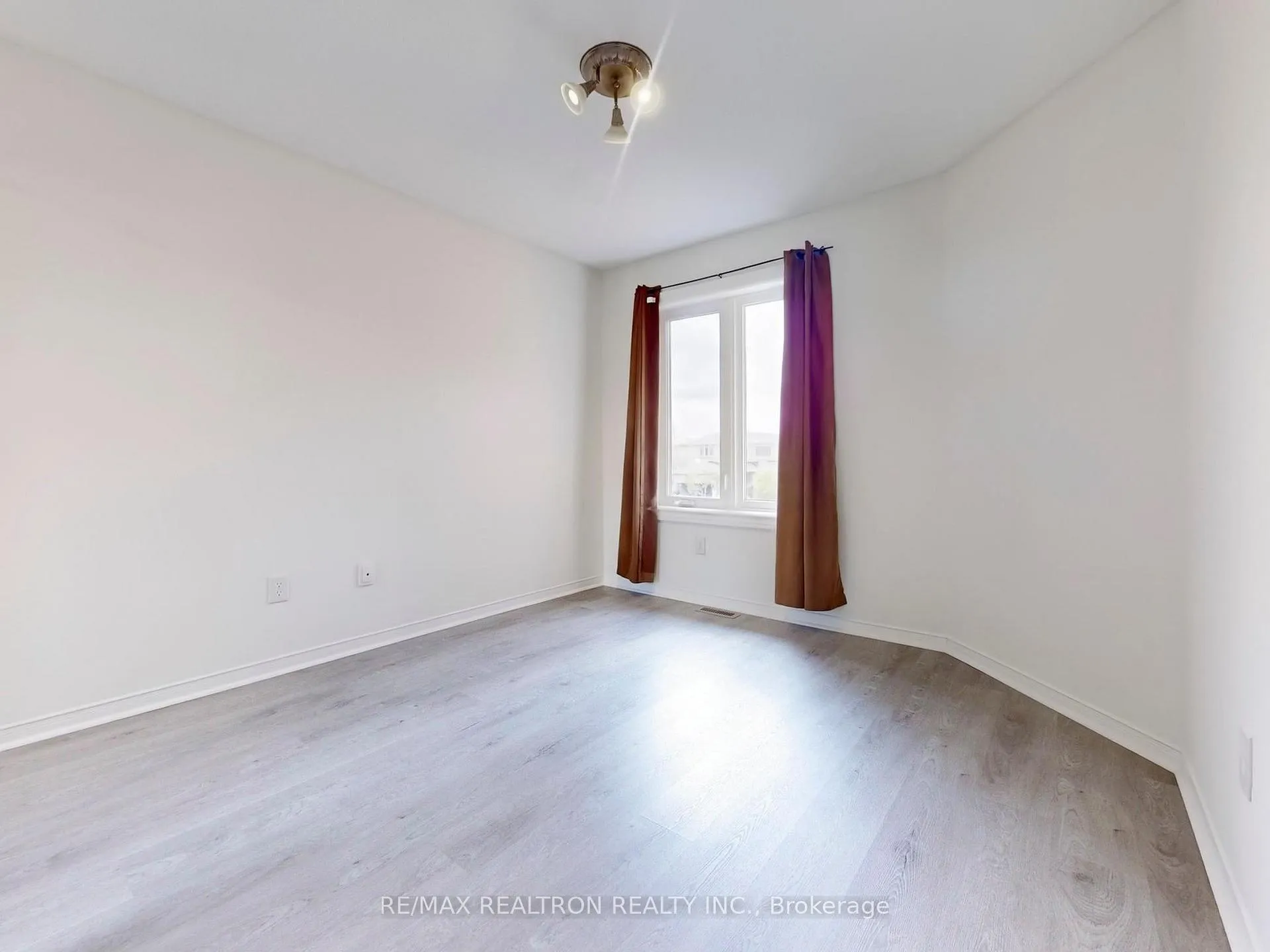 Photo 24 of 35 Basswood Drive, Barrie, Holly — HOMEH