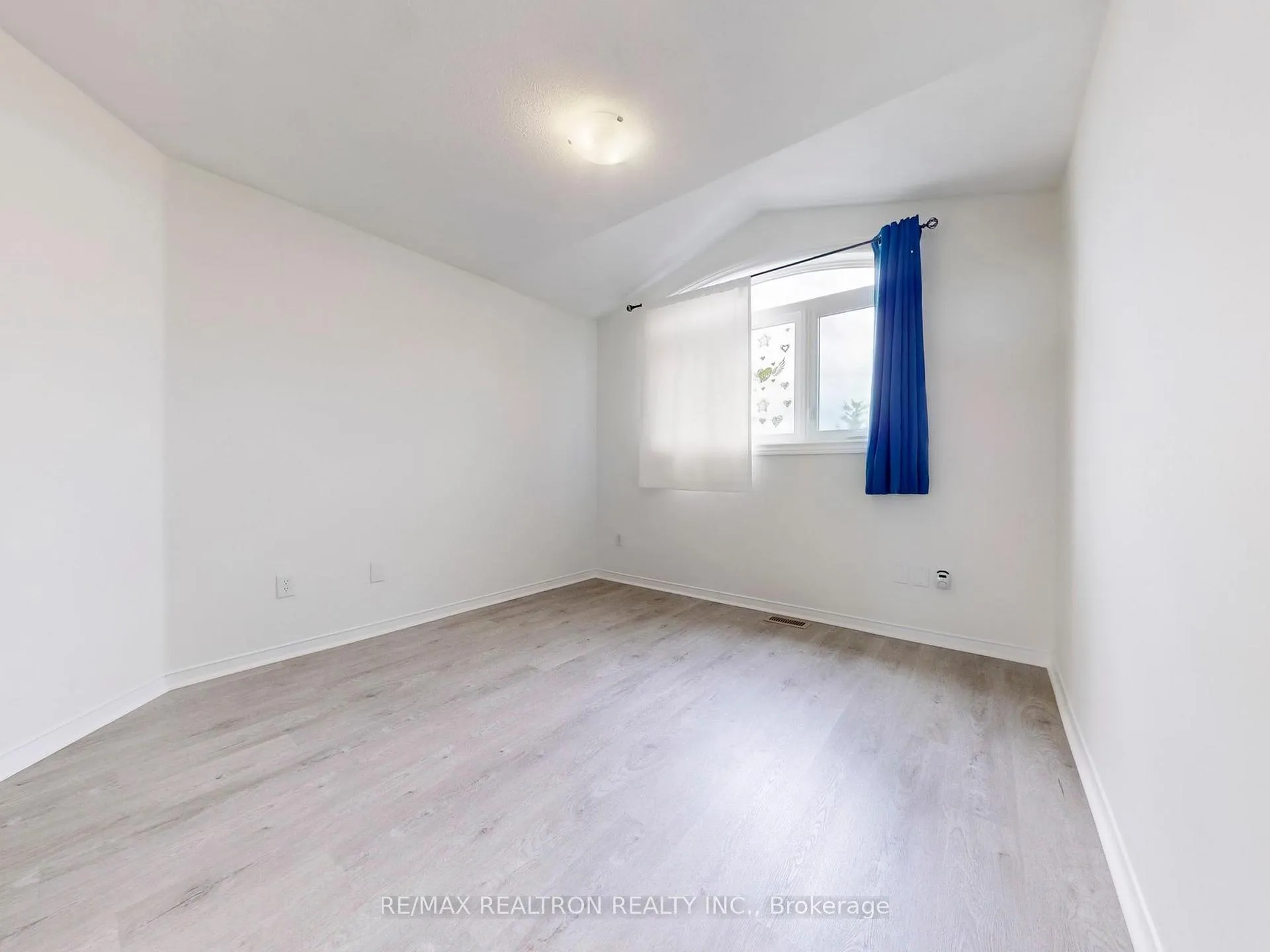 Photo 28 of 35 Basswood Drive, Barrie, Holly — HOMEH