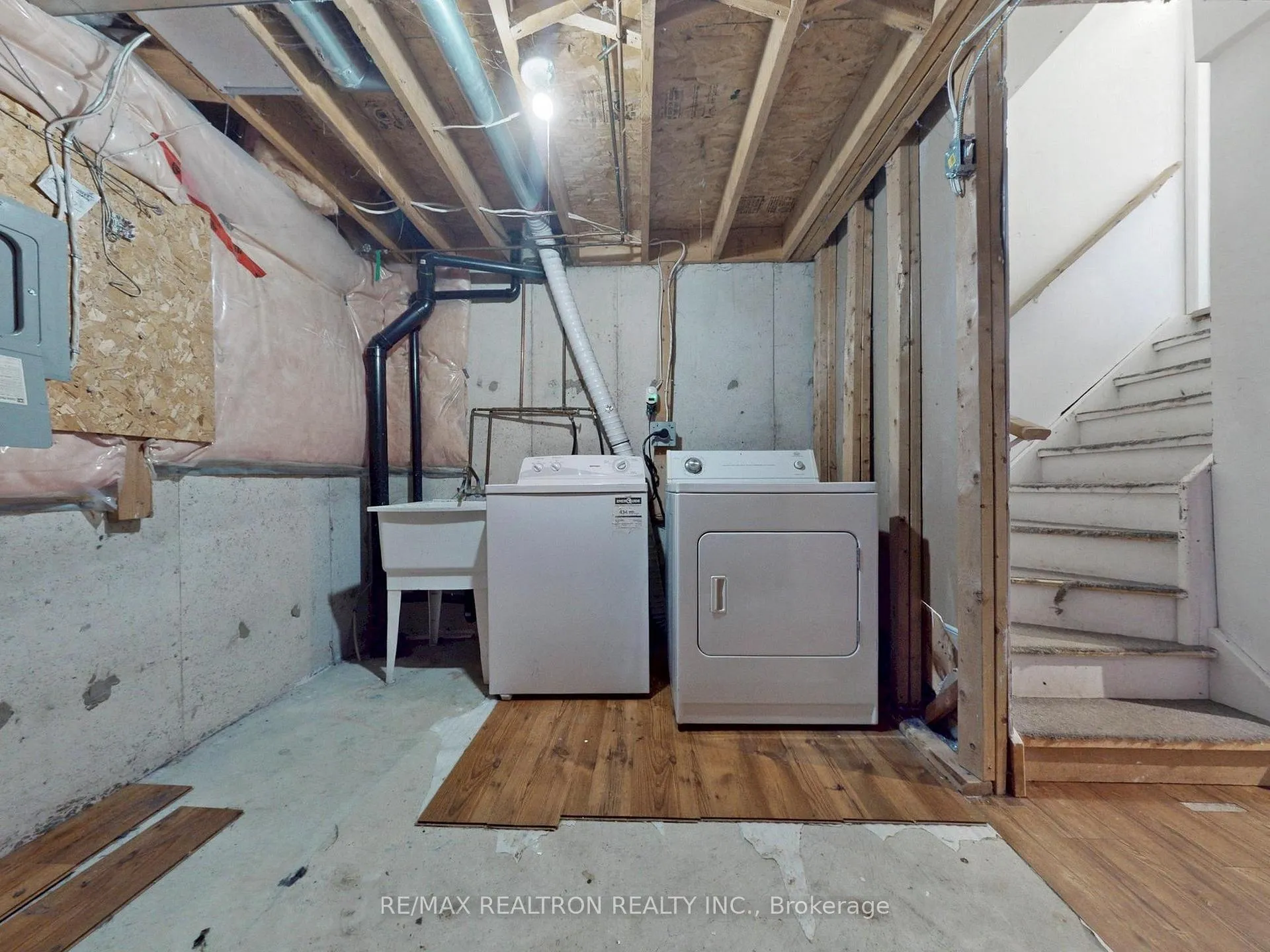 Photo 30 of 35 Basswood Drive, Barrie, Holly — HOMEH