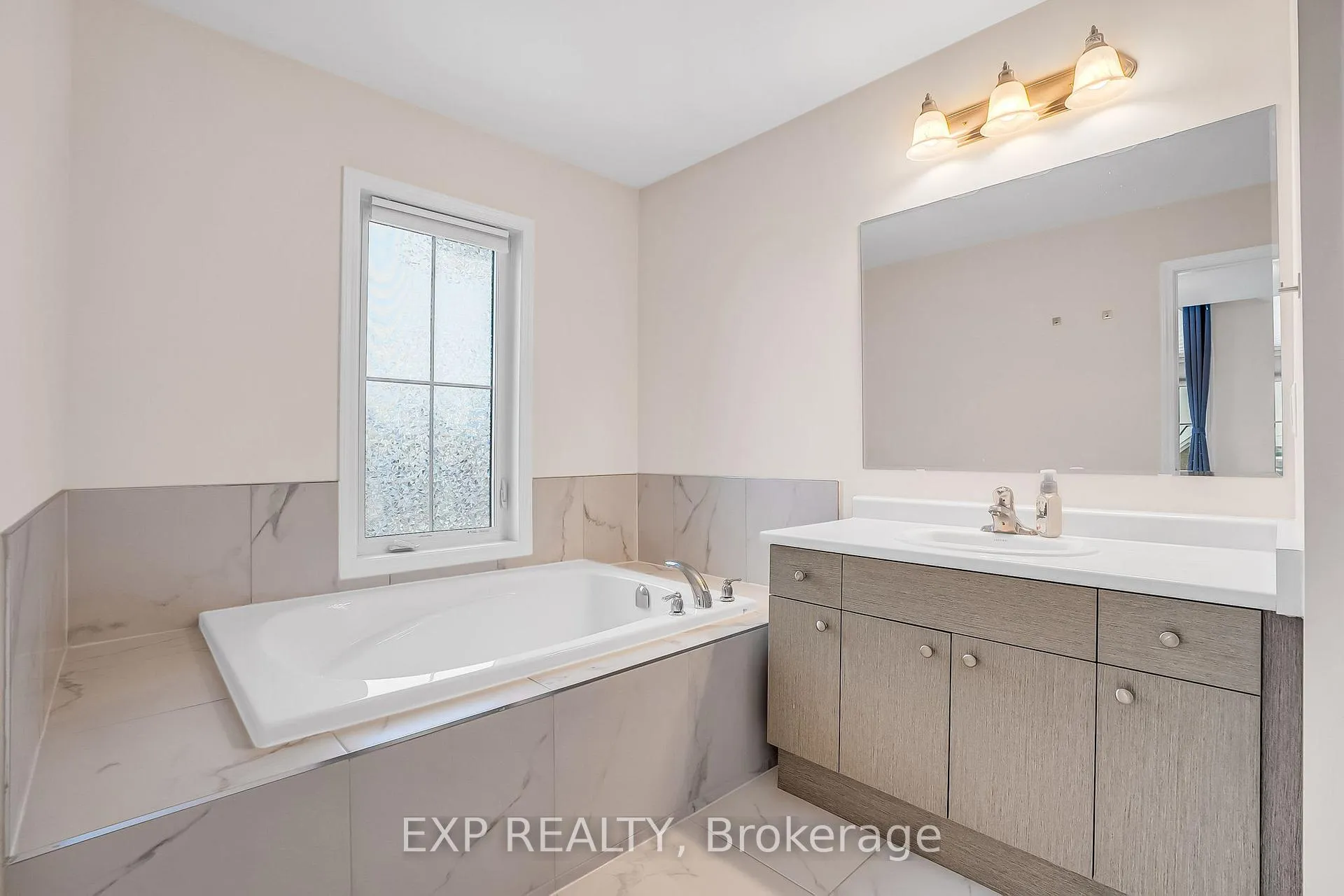 Photo 34 of 2743 Sapphire Drive, Pickering, Rural Pickering — HOMEH
