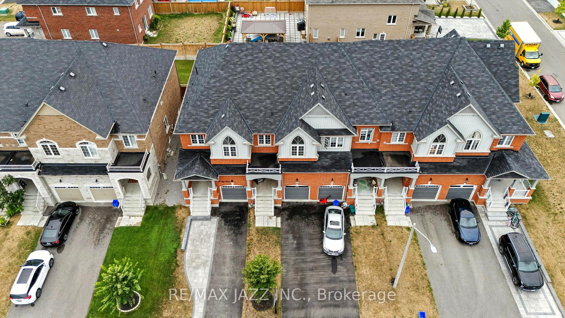 Photo 5 of 70 Lyle Drive, Clarington, Bowmanville — HOMEH