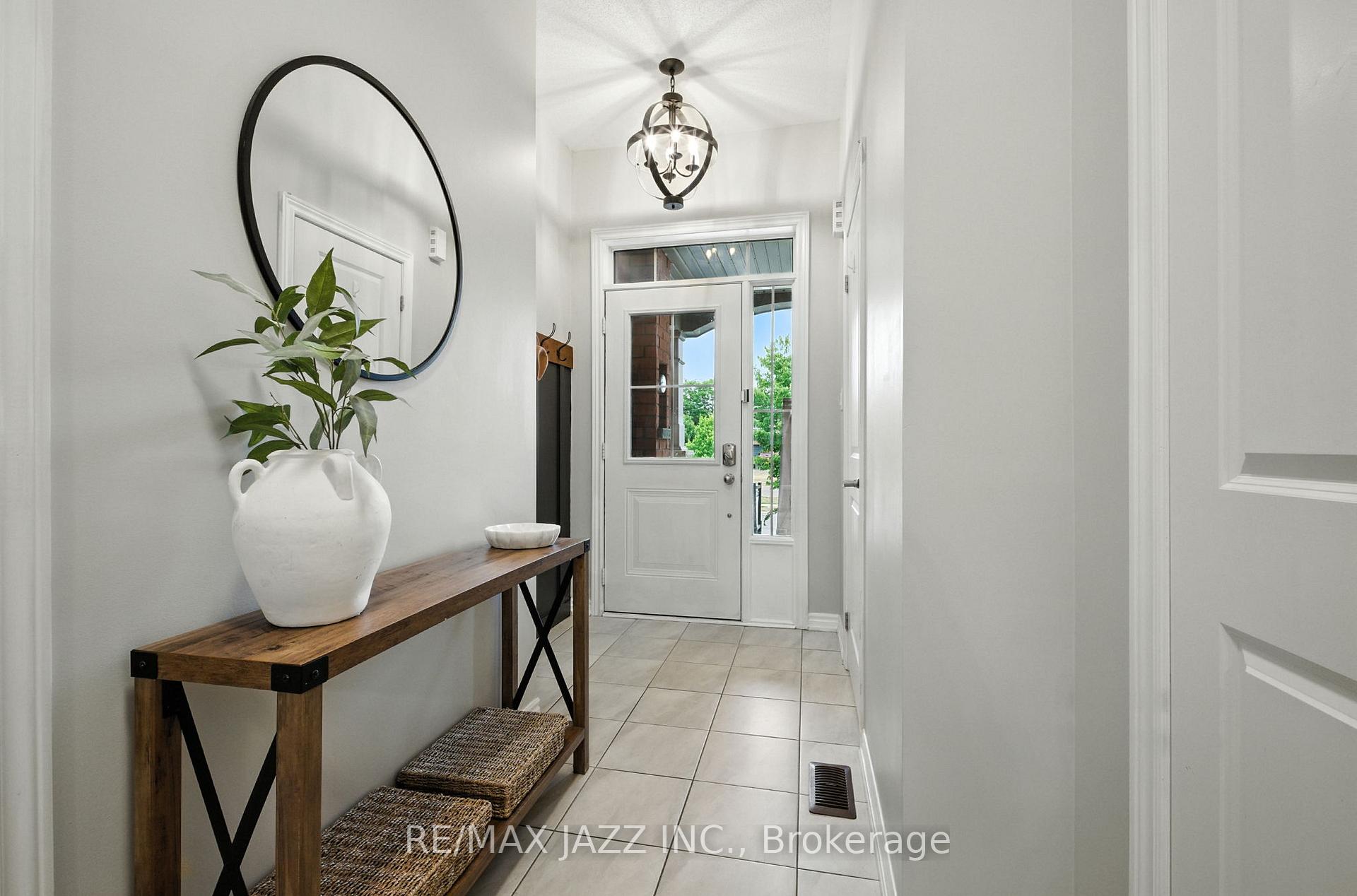 Photo 6 of 70 Lyle Drive, Clarington, Bowmanville — HOMEH