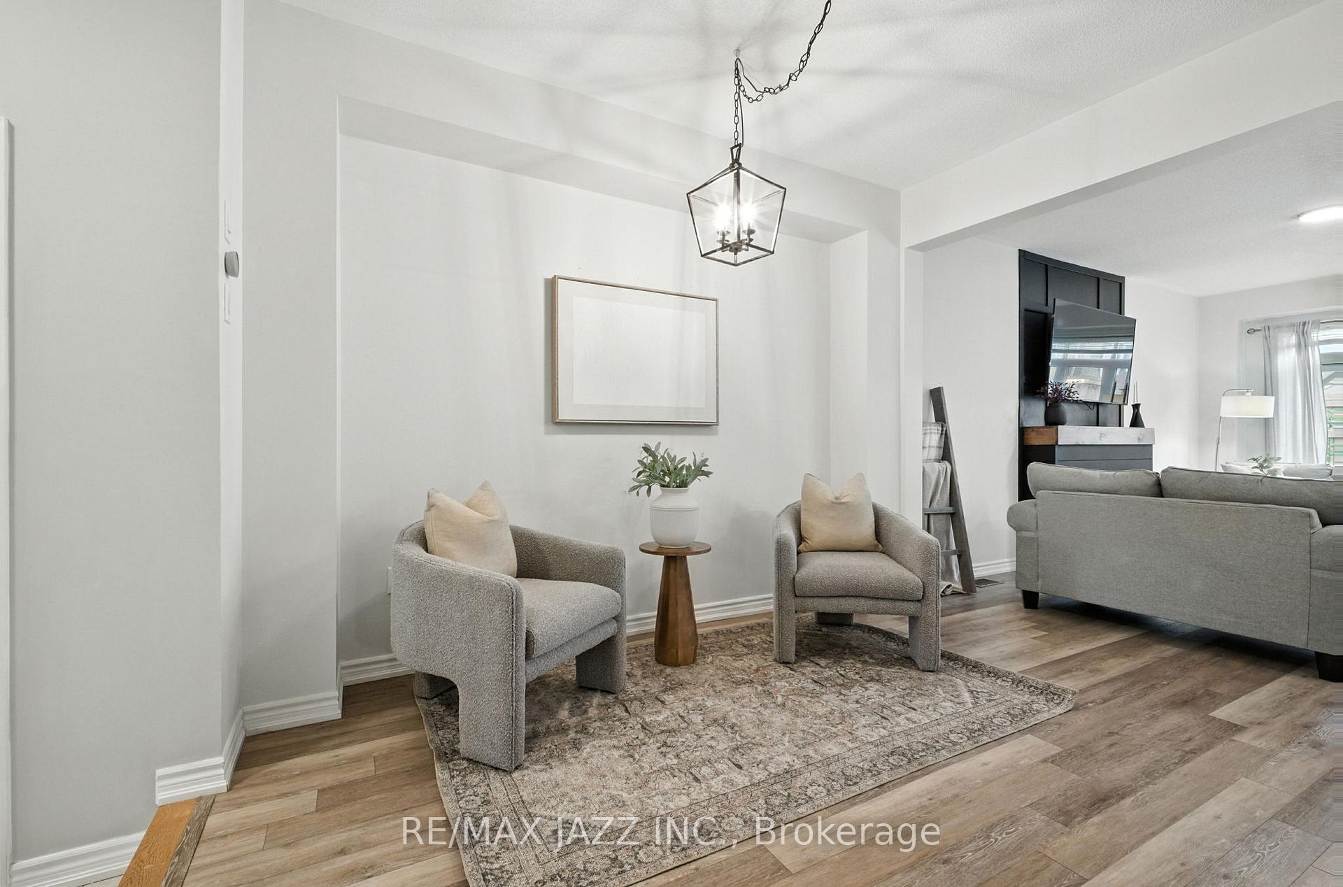Photo 10 of 70 Lyle Drive, Clarington, Bowmanville — HOMEH