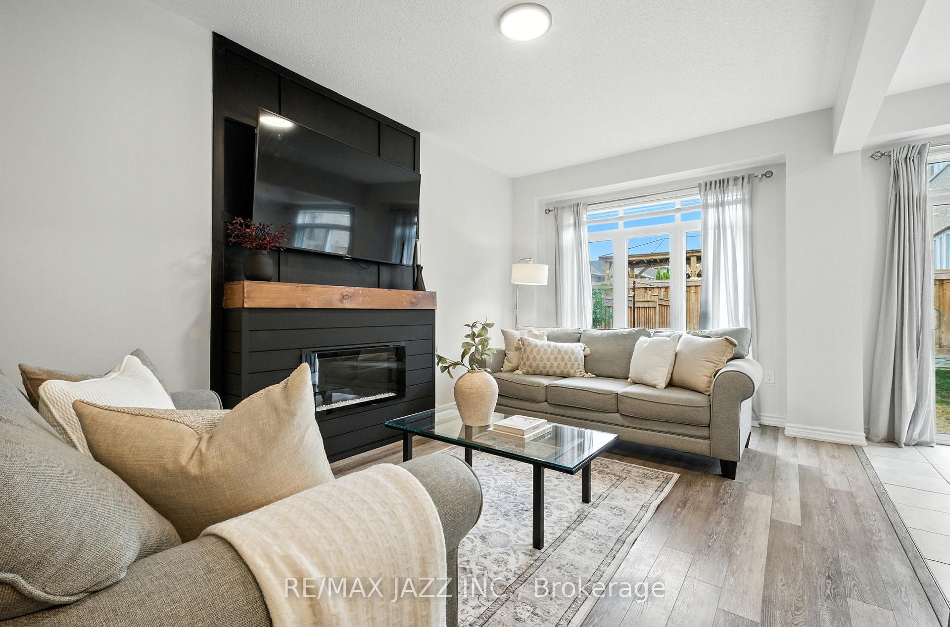 Photo 19 of 70 Lyle Drive, Clarington, Bowmanville — HOMEH