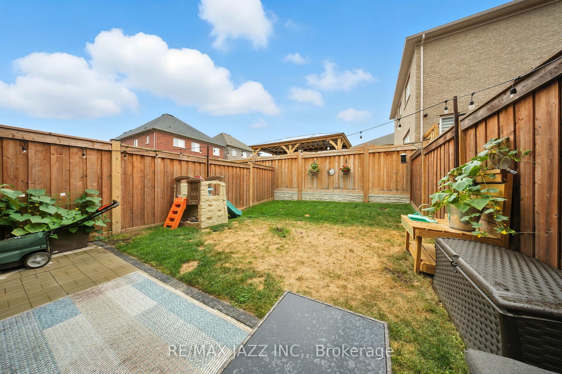 Photo 35 of 70 Lyle Drive, Clarington, Bowmanville — HOMEH