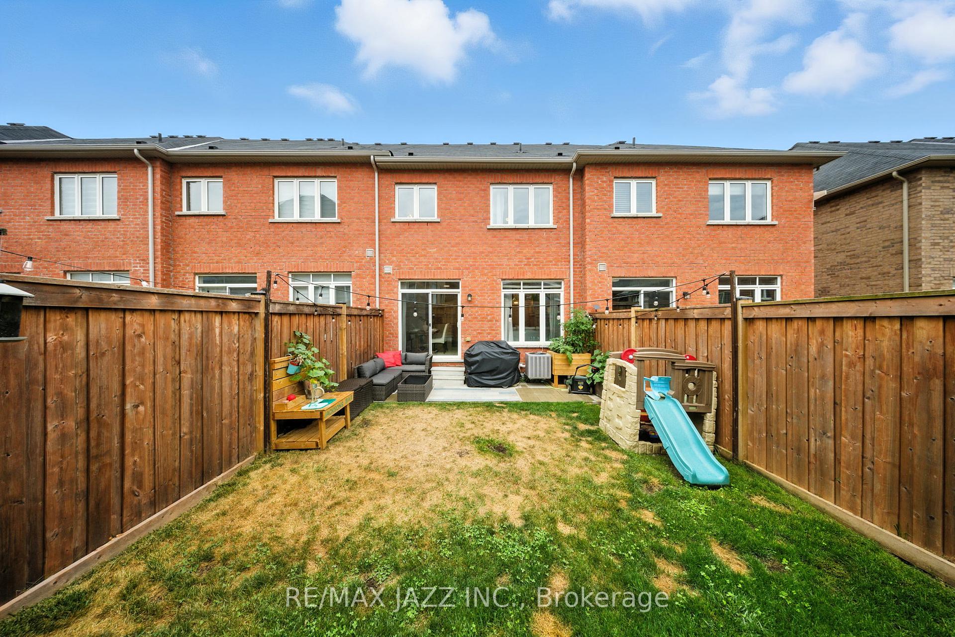 Photo 37 of 70 Lyle Drive, Clarington, Bowmanville — HOMEH