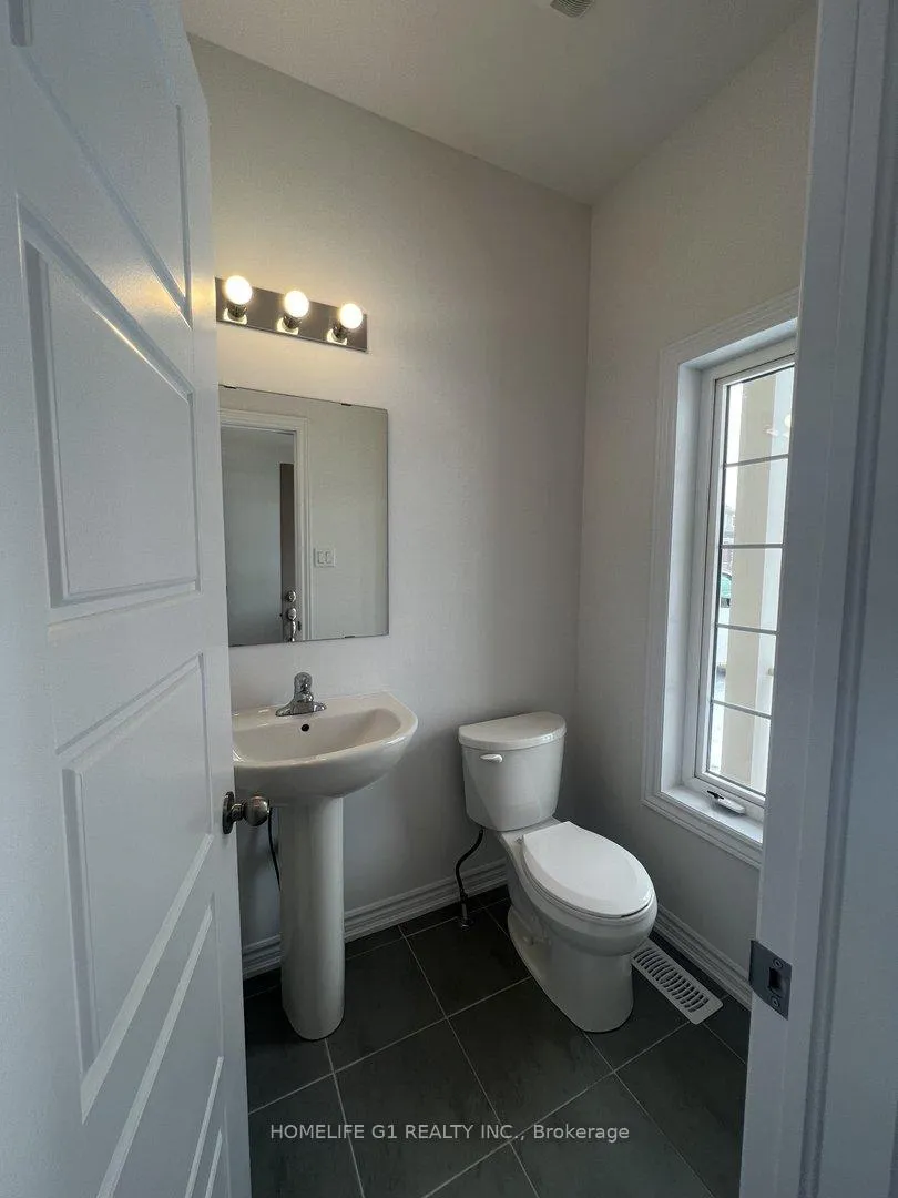 Photo 4 of 82 Dewberry Drive, Kitchener — HOMEH