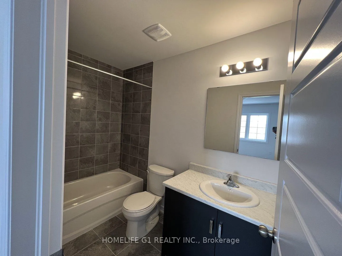 Photo 10 of 82 Dewberry Drive, Kitchener — HOMEH