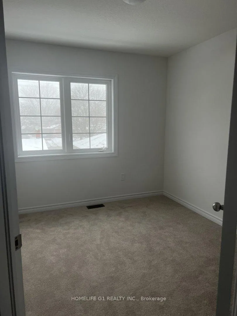 Photo 11 of 82 Dewberry Drive, Kitchener — HOMEH