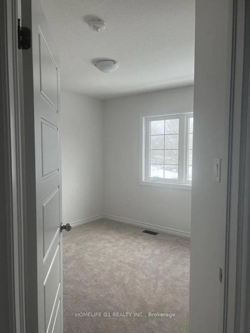 Photo 12 of 82 Dewberry Drive, Kitchener — HOMEH
