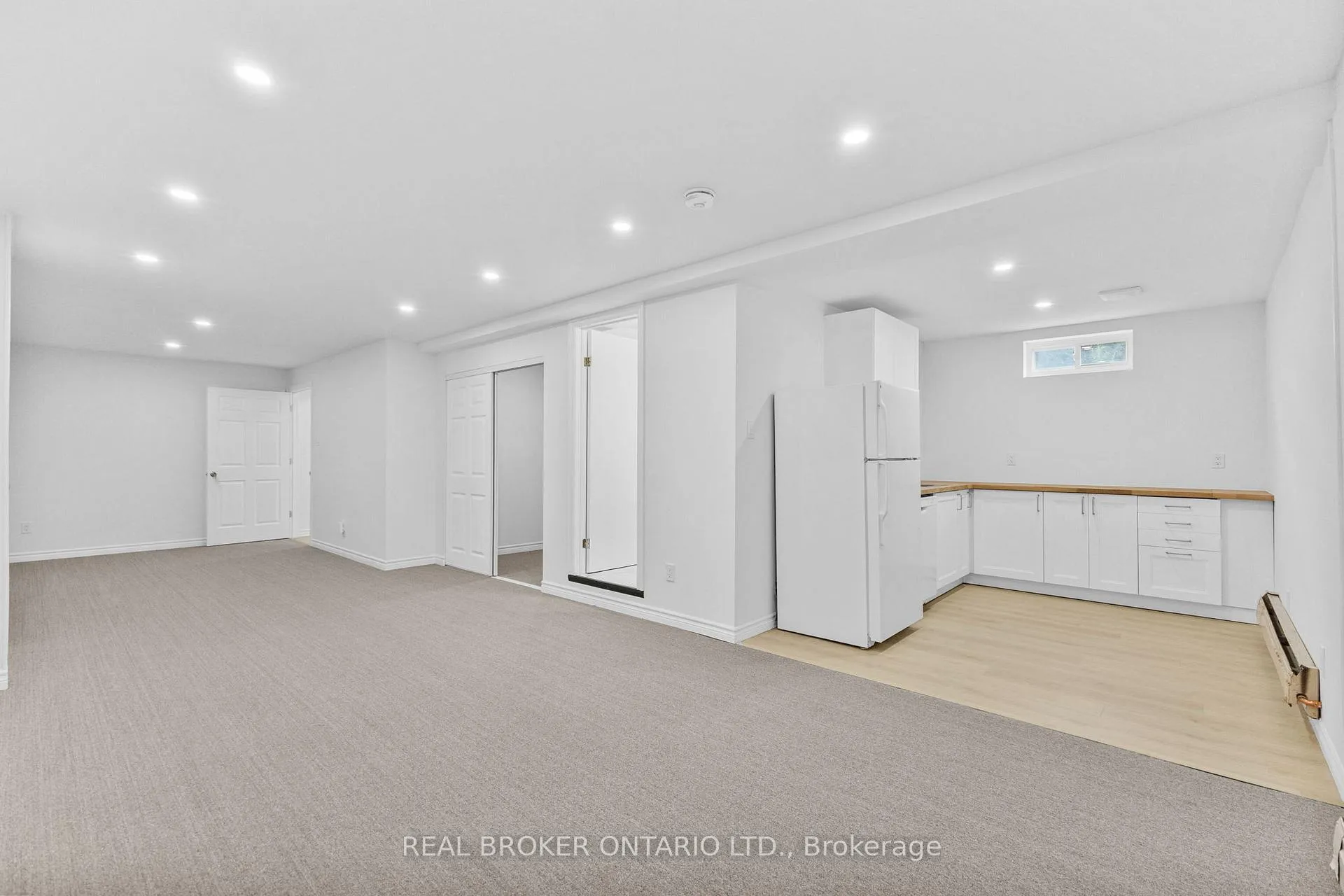 Photo 4 of Unit B, 320 Reynolds Drive, Ottawa, Bilberry Creek/Queenswood Heights — HOMEH