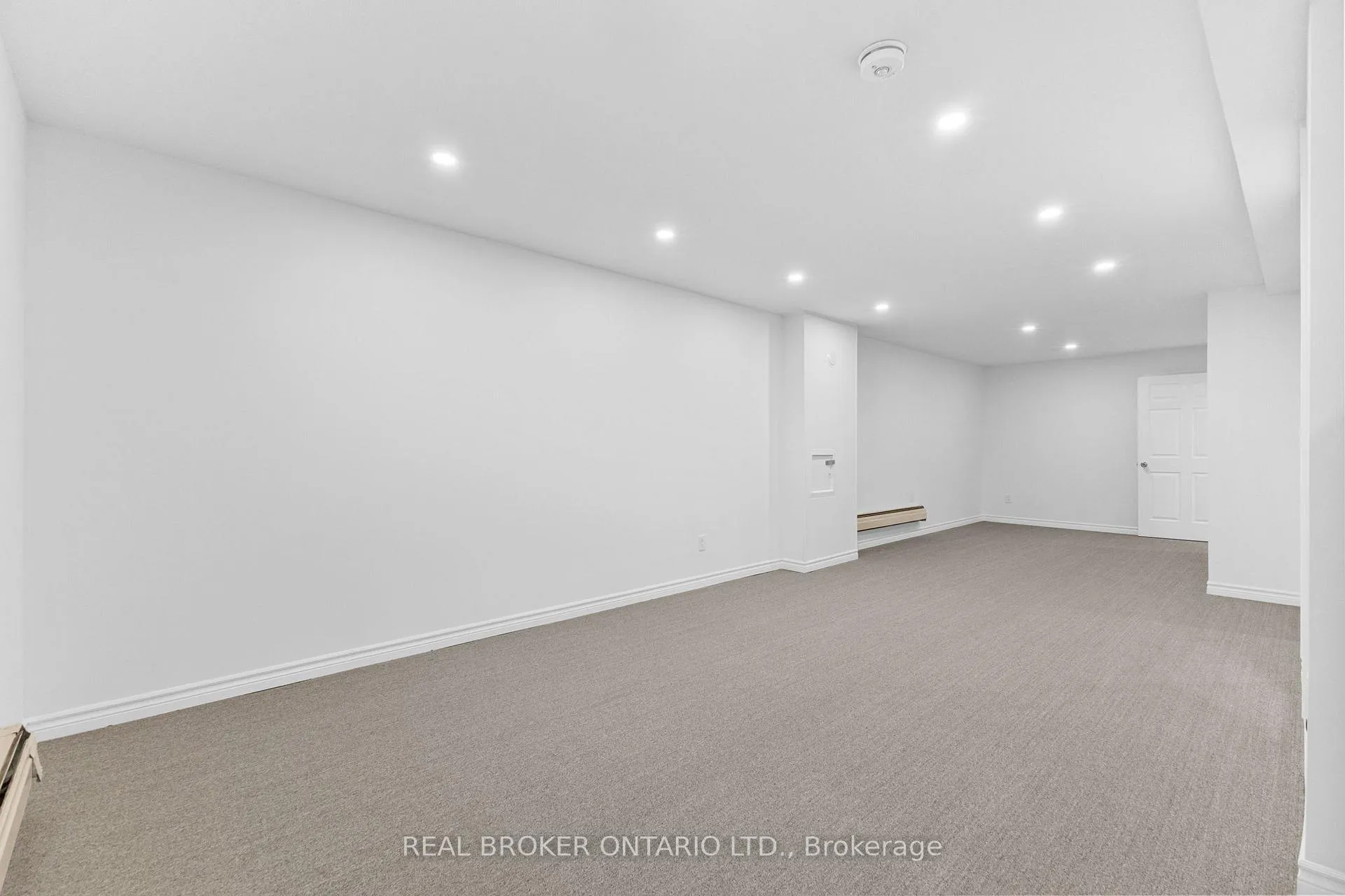 Photo 6 of Unit B, 320 Reynolds Drive, Ottawa, Bilberry Creek/Queenswood Heights — HOMEH