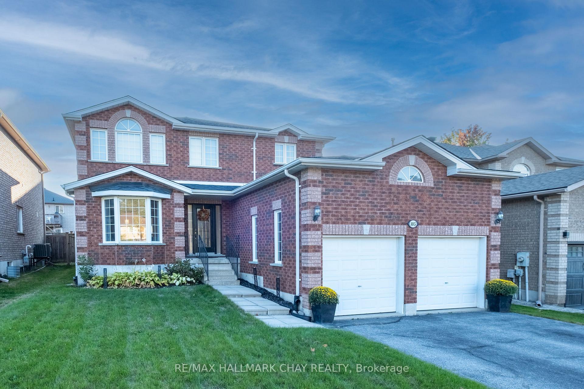 Photo 1 of 105 Crompton Drive, Barrie, Little Lake — HOMEH