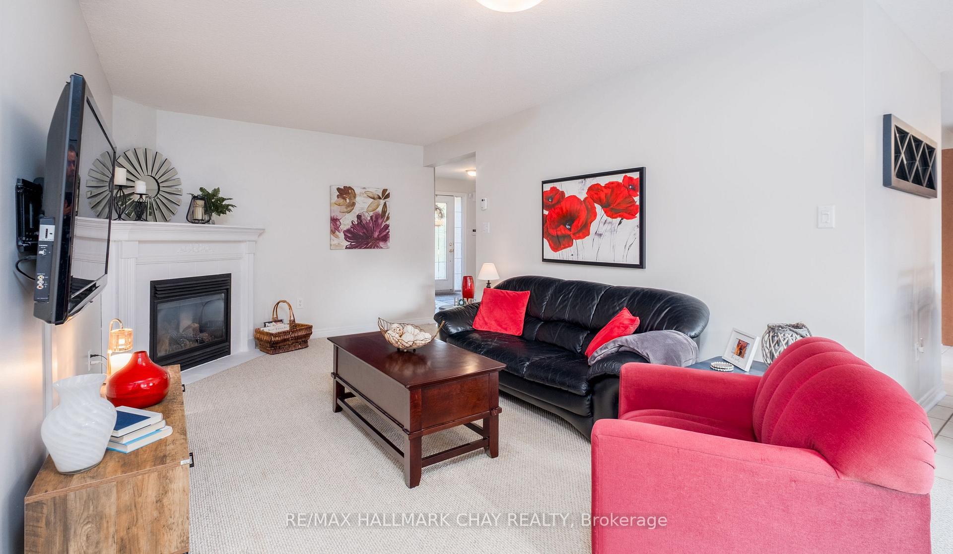 Photo 10 of 105 Crompton Drive, Barrie, Little Lake — HOMEH