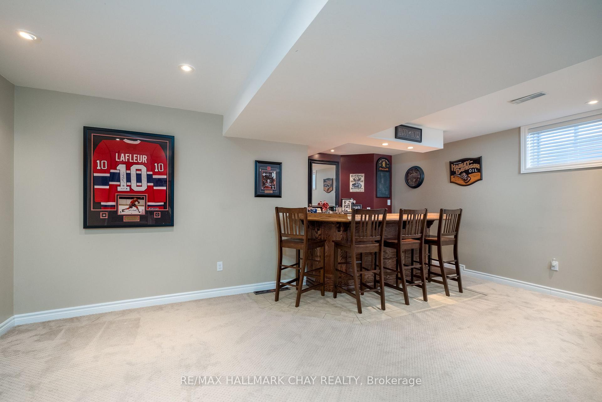 Photo 13 of 105 Crompton Drive, Barrie, Little Lake — HOMEH