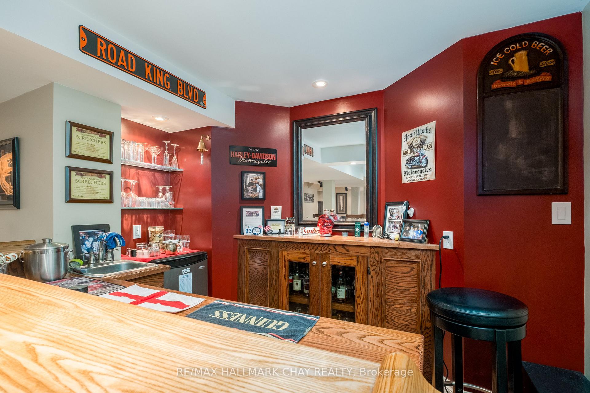 Photo 14 of 105 Crompton Drive, Barrie, Little Lake — HOMEH