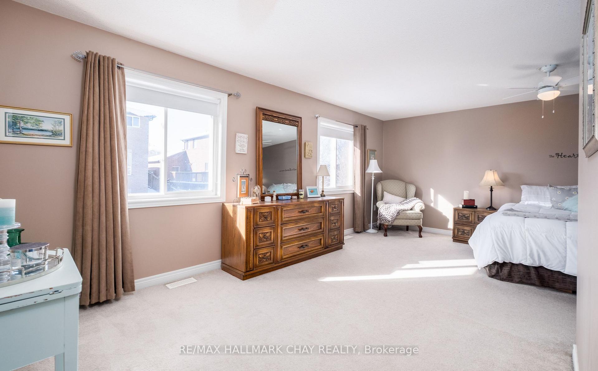 Photo 20 of 105 Crompton Drive, Barrie, Little Lake — HOMEH
