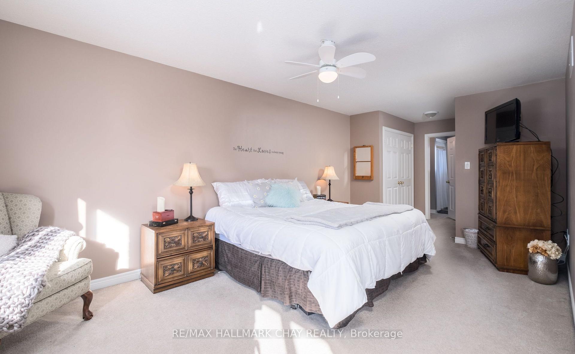 Photo 21 of 105 Crompton Drive, Barrie, Little Lake — HOMEH