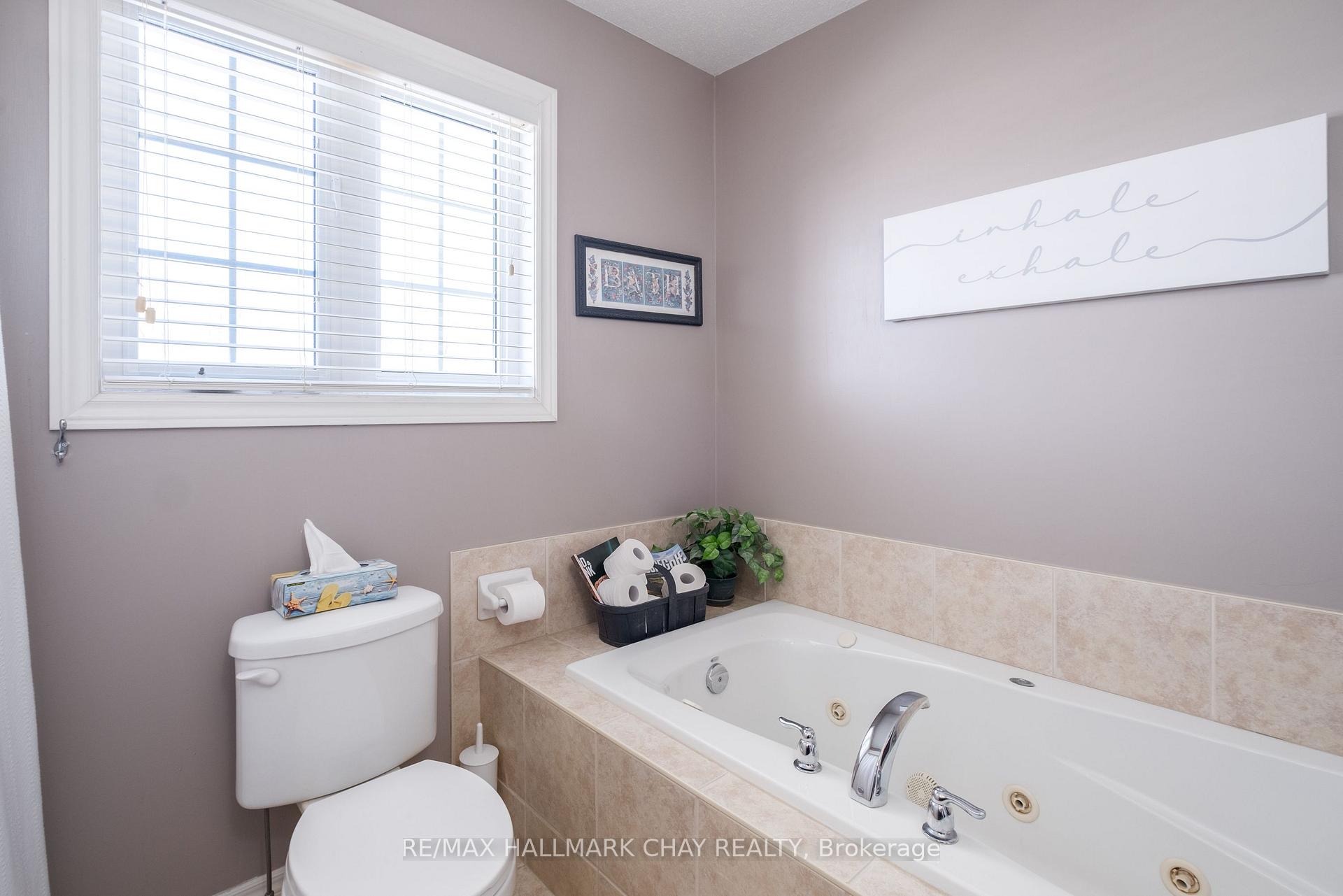 Photo 22 of 105 Crompton Drive, Barrie, Little Lake — HOMEH