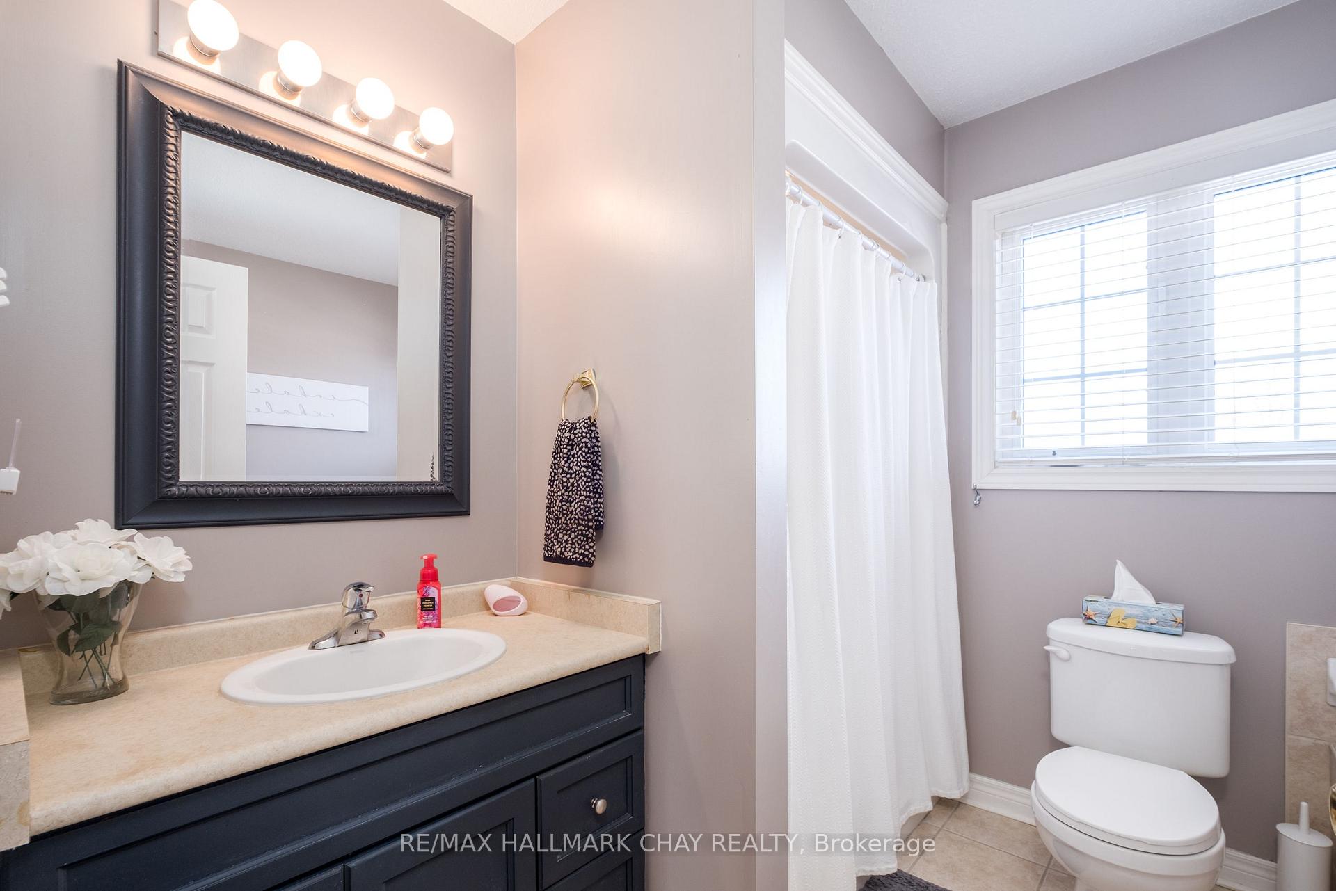 Photo 23 of 105 Crompton Drive, Barrie, Little Lake — HOMEH