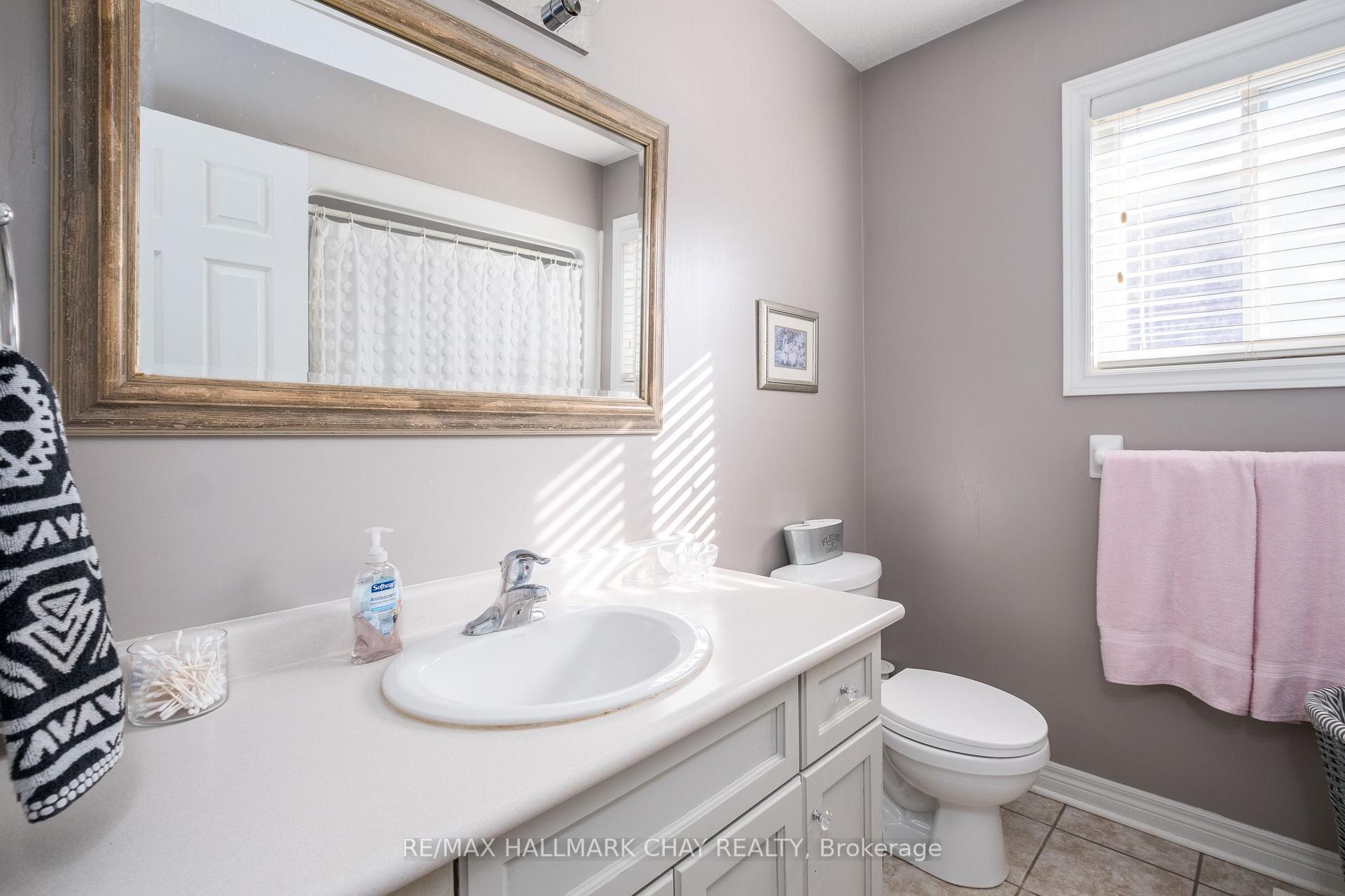 Photo 26 of 105 Crompton Drive, Barrie, Little Lake — HOMEH