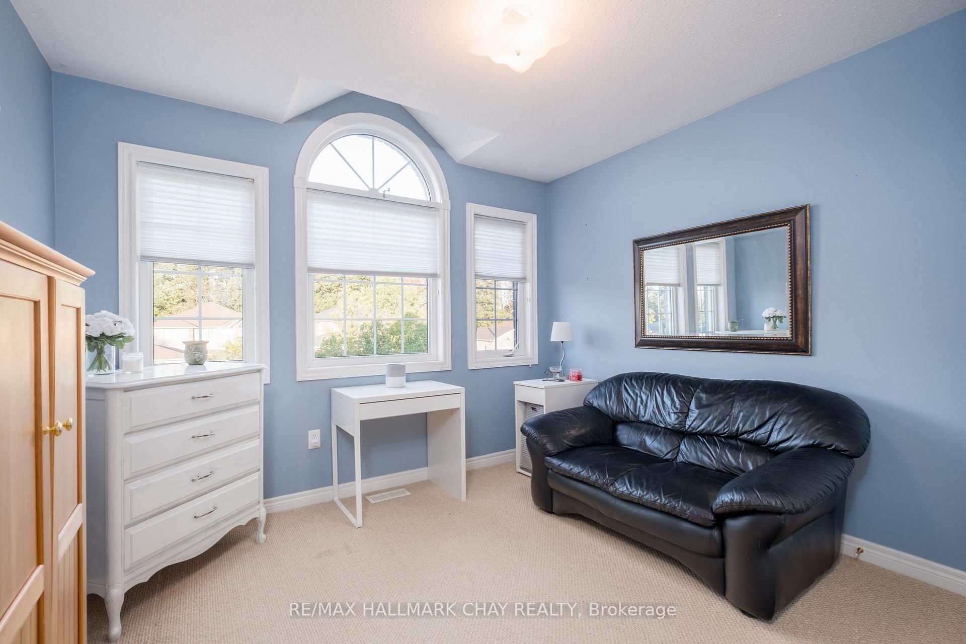 Photo 27 of 105 Crompton Drive, Barrie, Little Lake — HOMEH